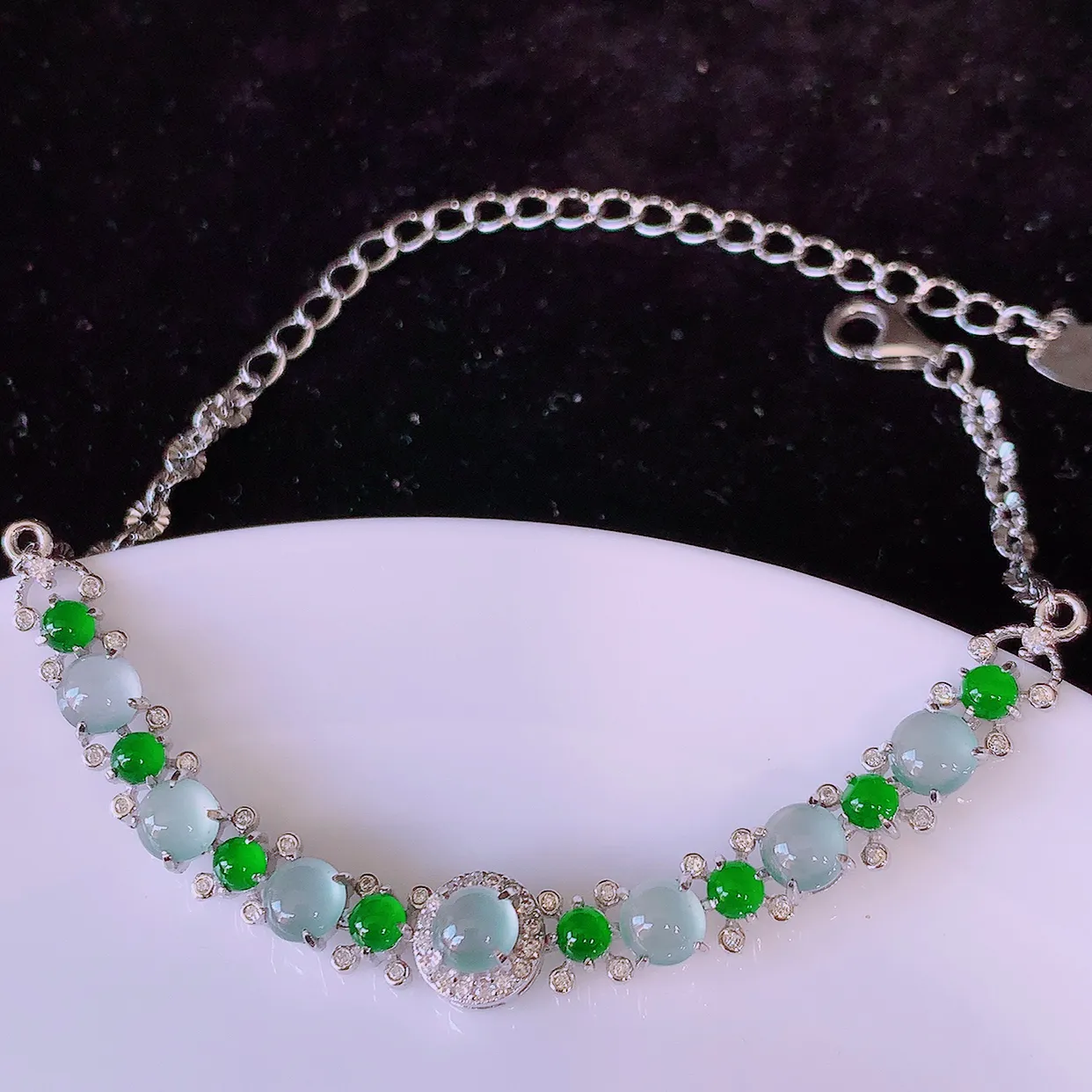 冰透满绿翡翠925银镶嵌手链，自然光实拍，翠色灵动，颜色漂亮，种老水足， 品相佳， 佩戴佳品！#97