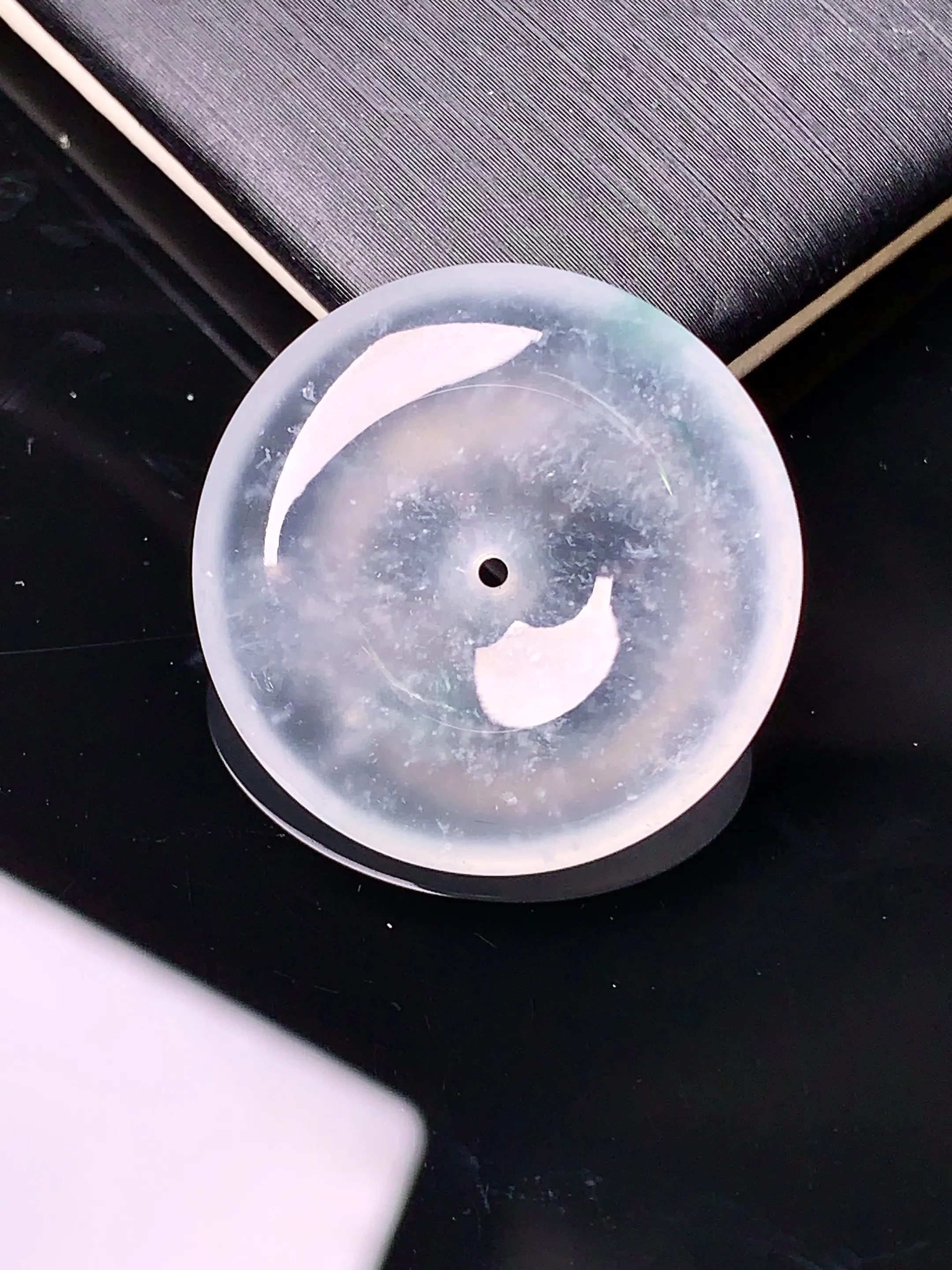 玻璃种平安扣吊坠 玉质细腻 色泽艳丽 整体尺寸24*5.2