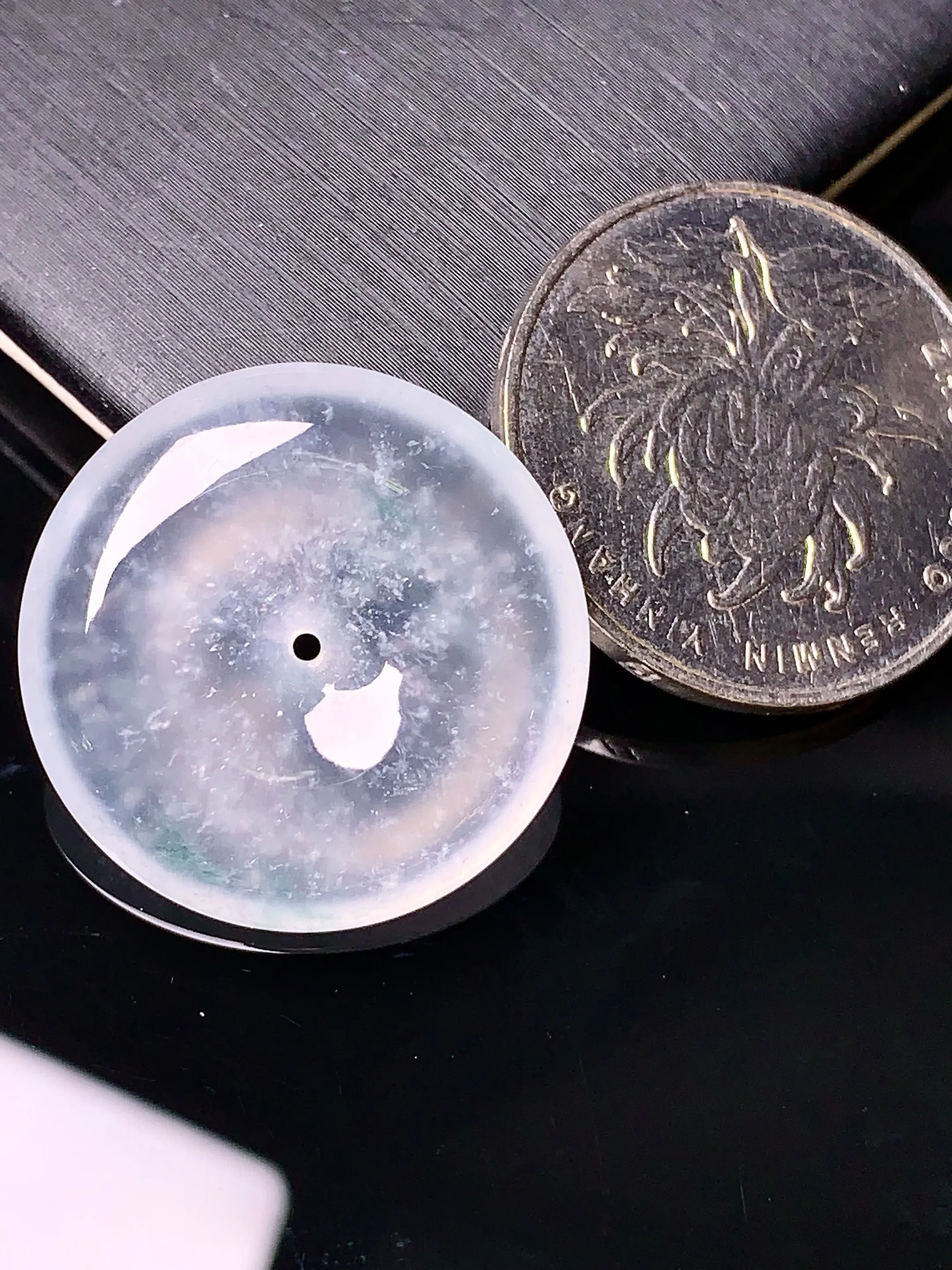 玻璃种平安扣吊坠 玉质细腻 色泽艳丽 整体尺寸24*5.2