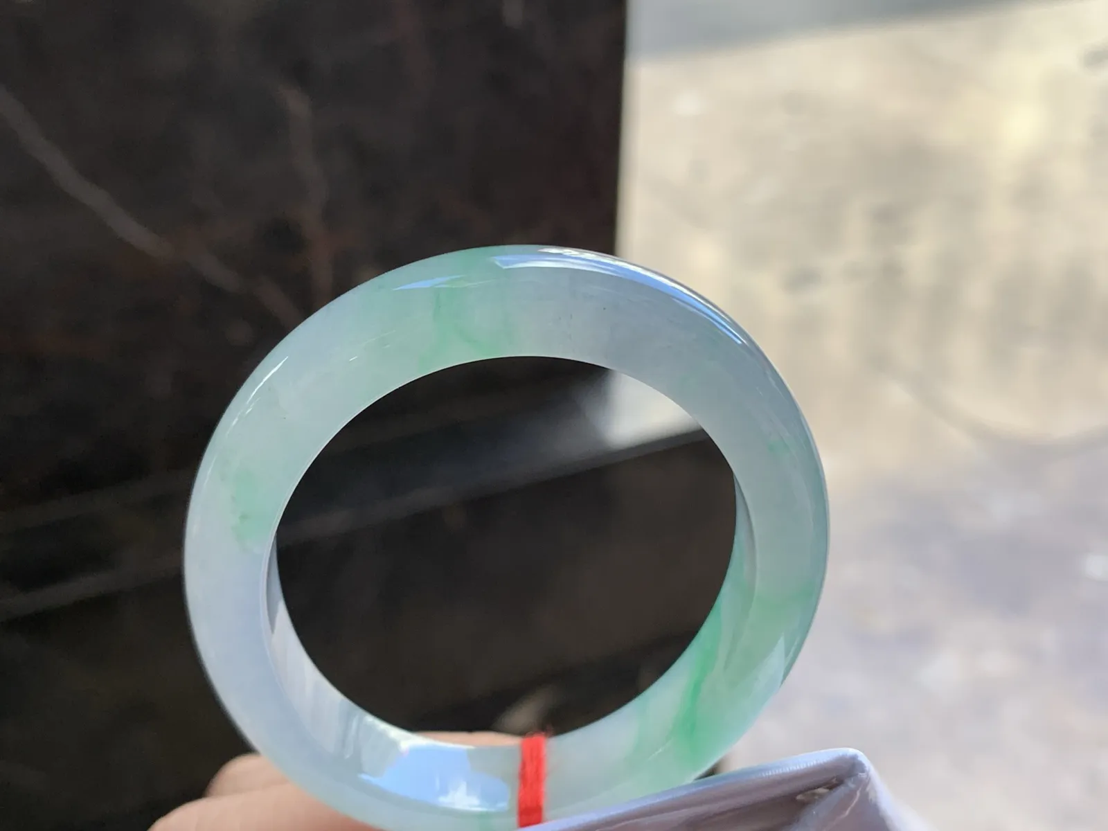 54.3-10.2-7.8

冰飘绿贵妃手镯^_^冰透 色阳 种水足清新 正圈51 52可以戴