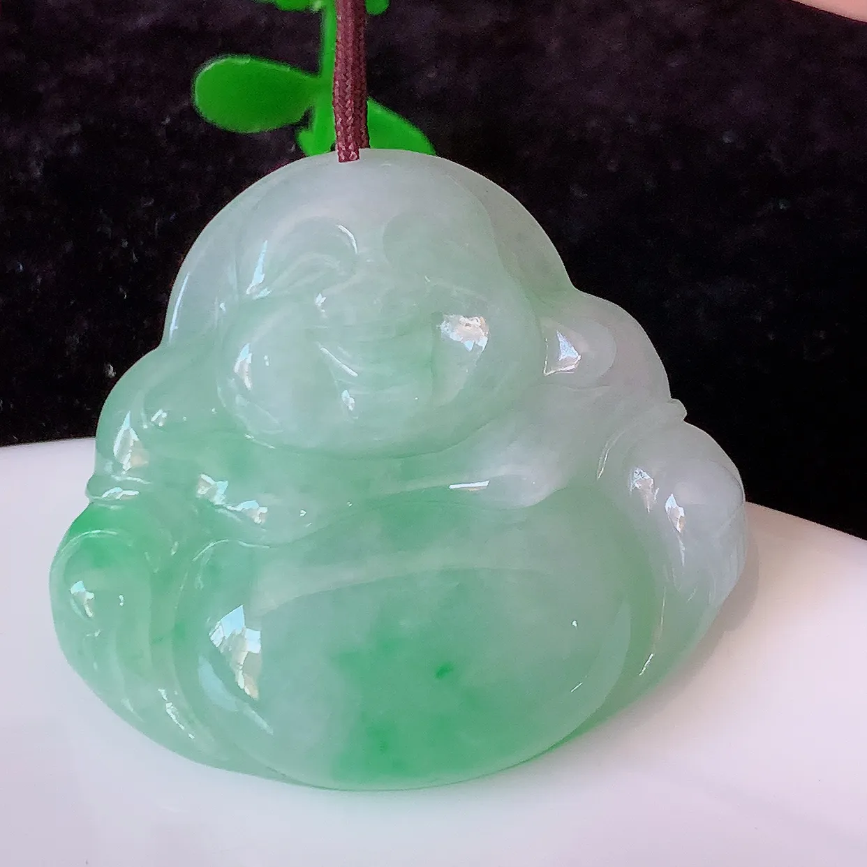 自然光实拍，冰润飘绿佛公吊坠，翡翠保平安佛公吊坠，玉质莹润， 佩戴佳品，#75.31