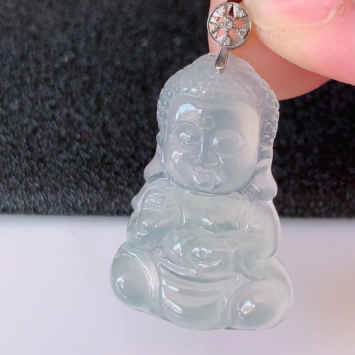 18K金镶嵌冰种翡翠保平安宝宝佛吊坠，玉质莹润，佩戴佳品，#01.31整体33裸石27.5*19-5.2mm
