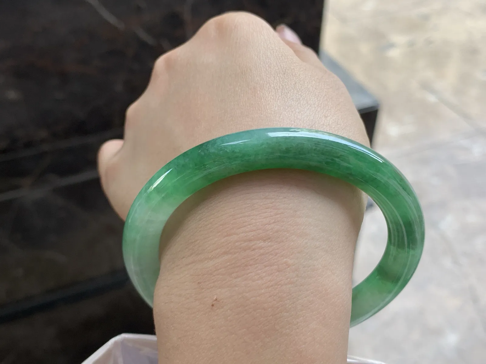 60.5-9.1

辣绿色圆条手镯^_^颜色浓郁 鲜艳