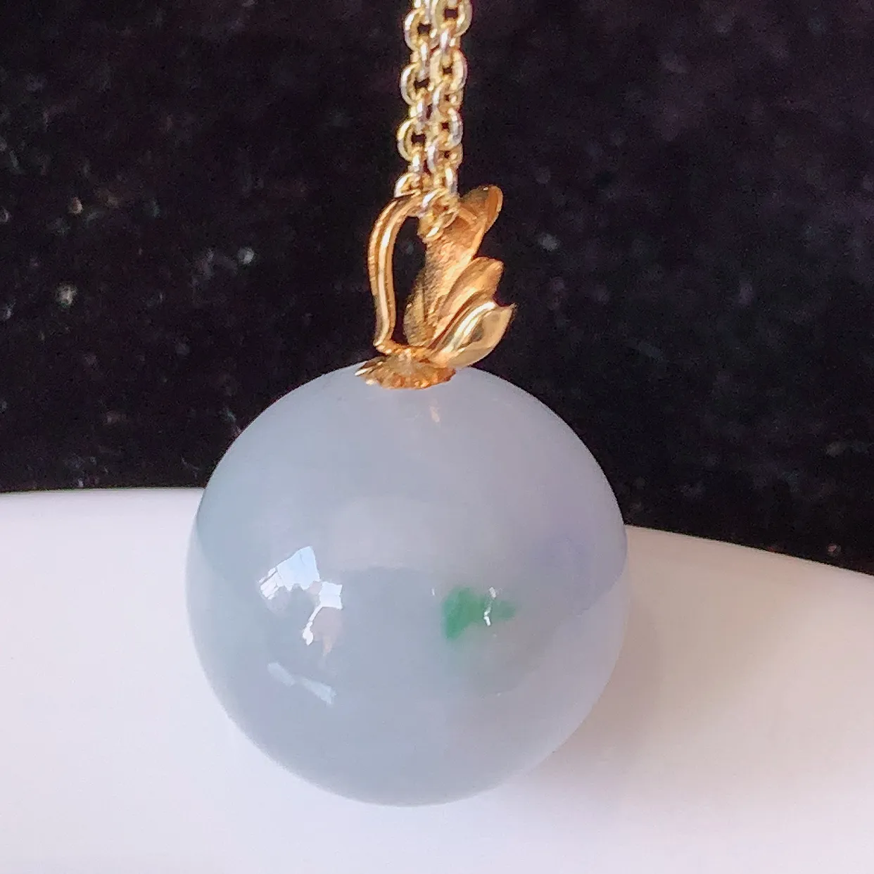 18K金镶嵌紫罗兰飘花翡翠转运珠吊坠，寓意“时来运转，财源滚滚” 寓意佳， 荧光灼灼， 转运珠佩戴时尚优雅！#1.31