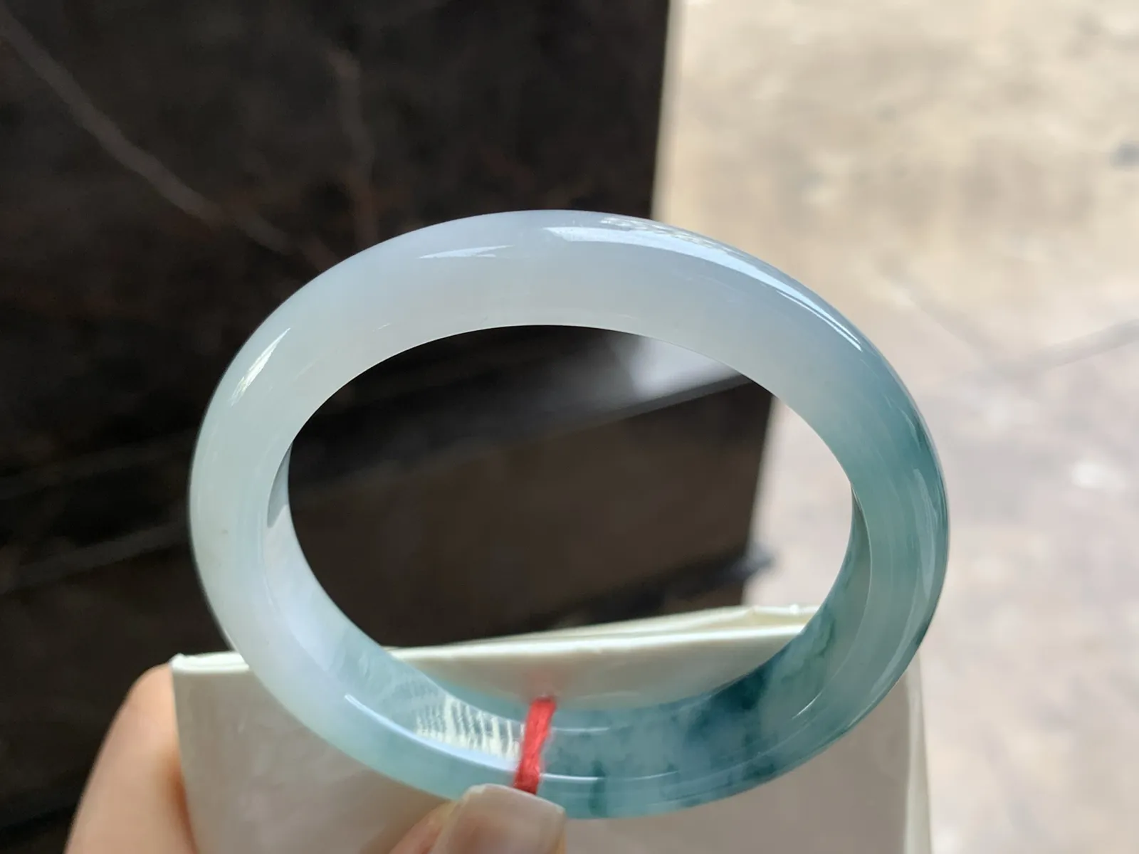 53.3-11.5-7.9

冰蓝花贵妃手镯^_^正圈50 51可以带