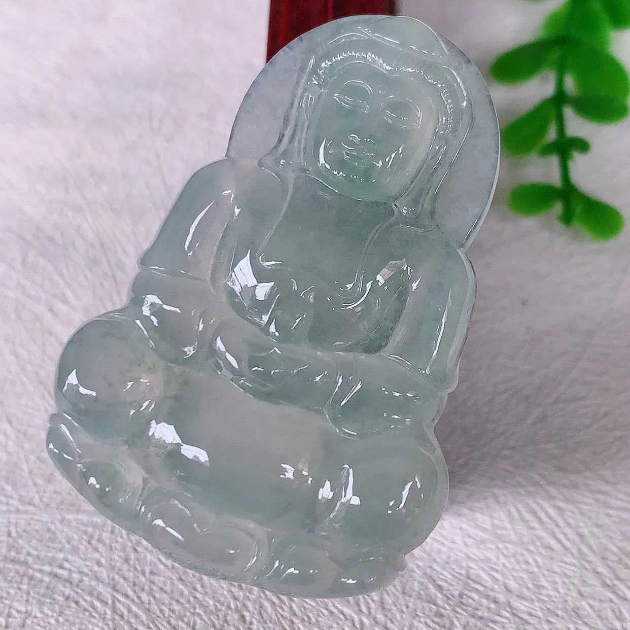 自然光实拍，冰种翡翠正装观音菩萨吊坠，净瓶观音，冰透亮泽，美观亮丽，观音面相端庄#60.5