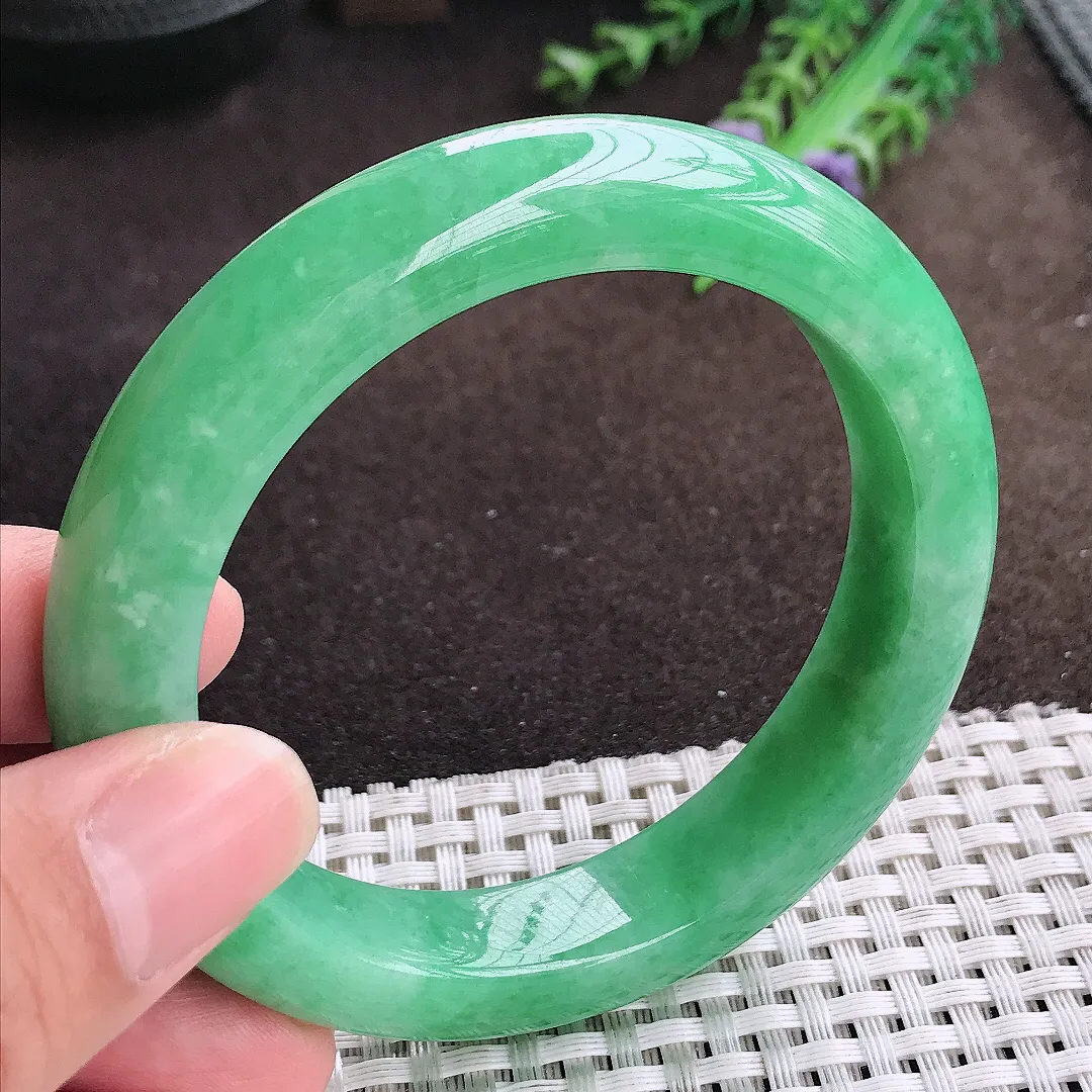自然光57.8/12.6/9.5老坑精美温润满绿手镯宽边翡翠玉镯美人镯
