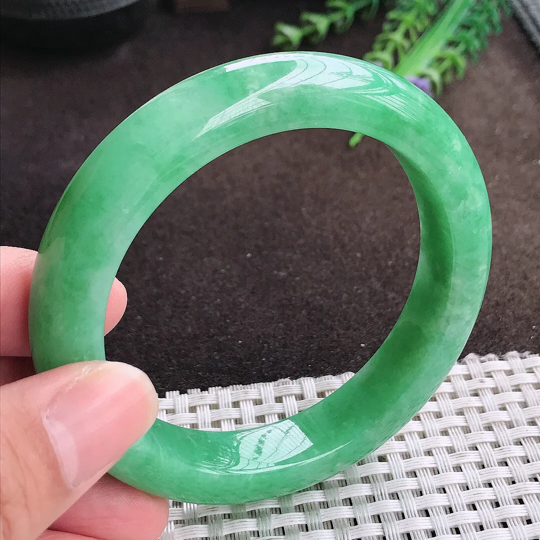 自然光57.8/12.6/9.5老坑精美温润满绿手镯宽边翡翠玉镯美人镯