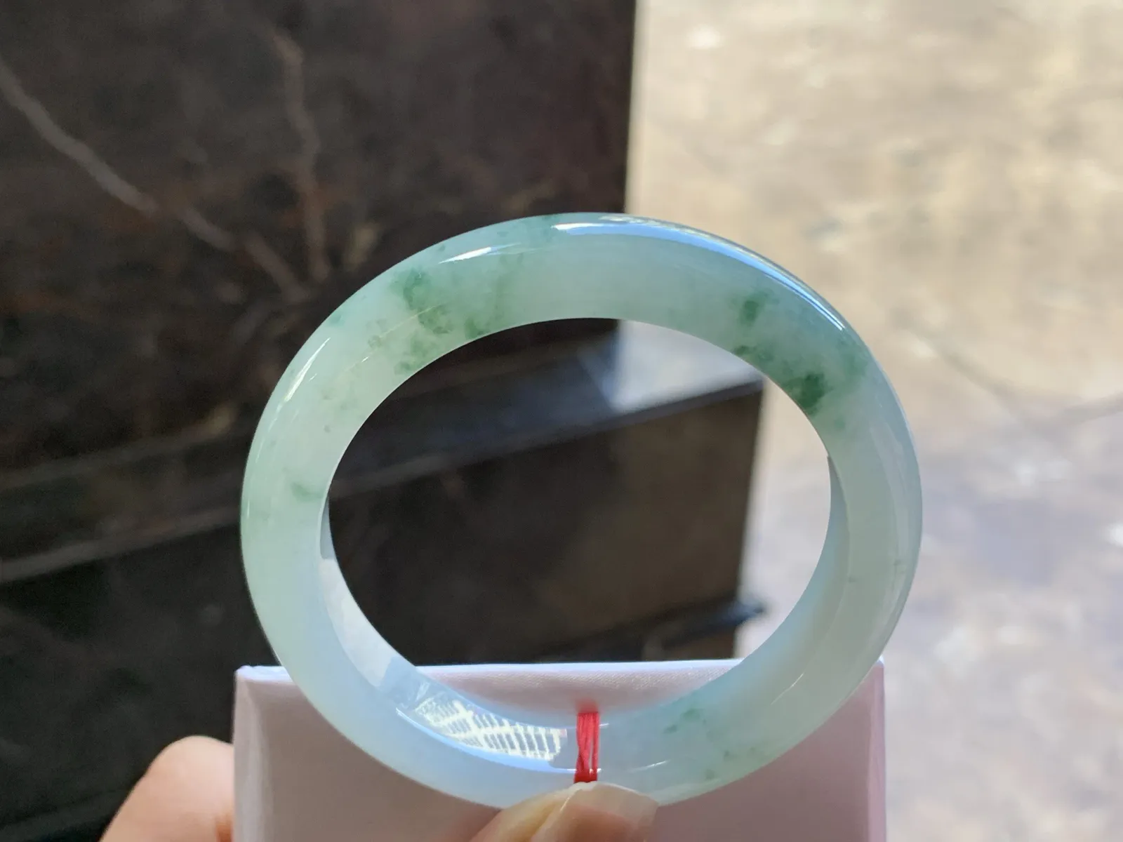 52-10.2-8.3

飘花手镯^_^玉质温润