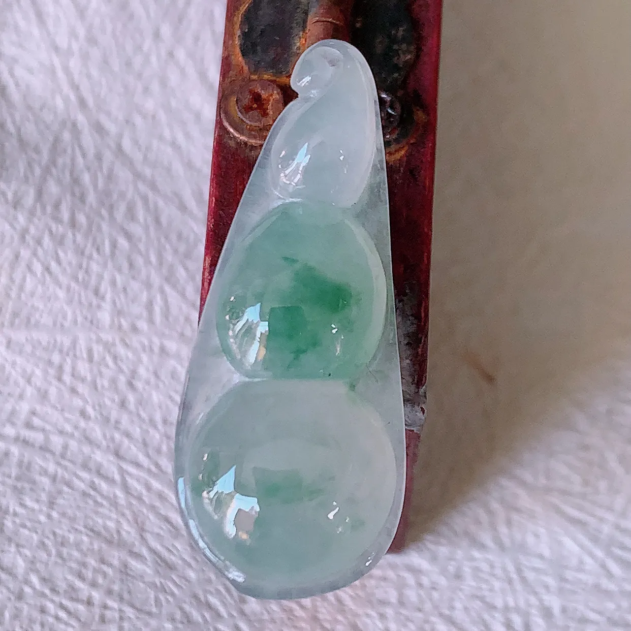 自然光实拍，冰种飘花翡翠四季豆吊坠，平安豆福豆玉坠，冰润通透， 豆粒饱满，寓意： 豆蔻年华！#46.