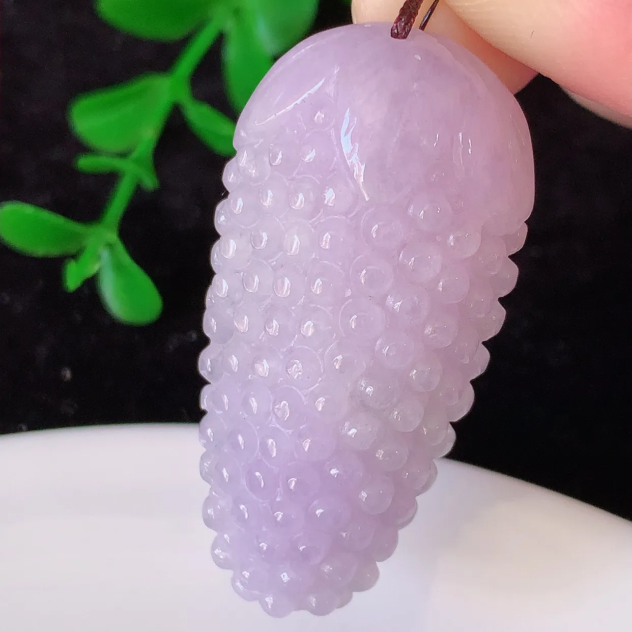 自然光实拍，多子多福葡萄紫罗兰翡翠吊坠，种老水足，雕工精湛 ，寓意美好， 佩戴时尚出众！#57.31