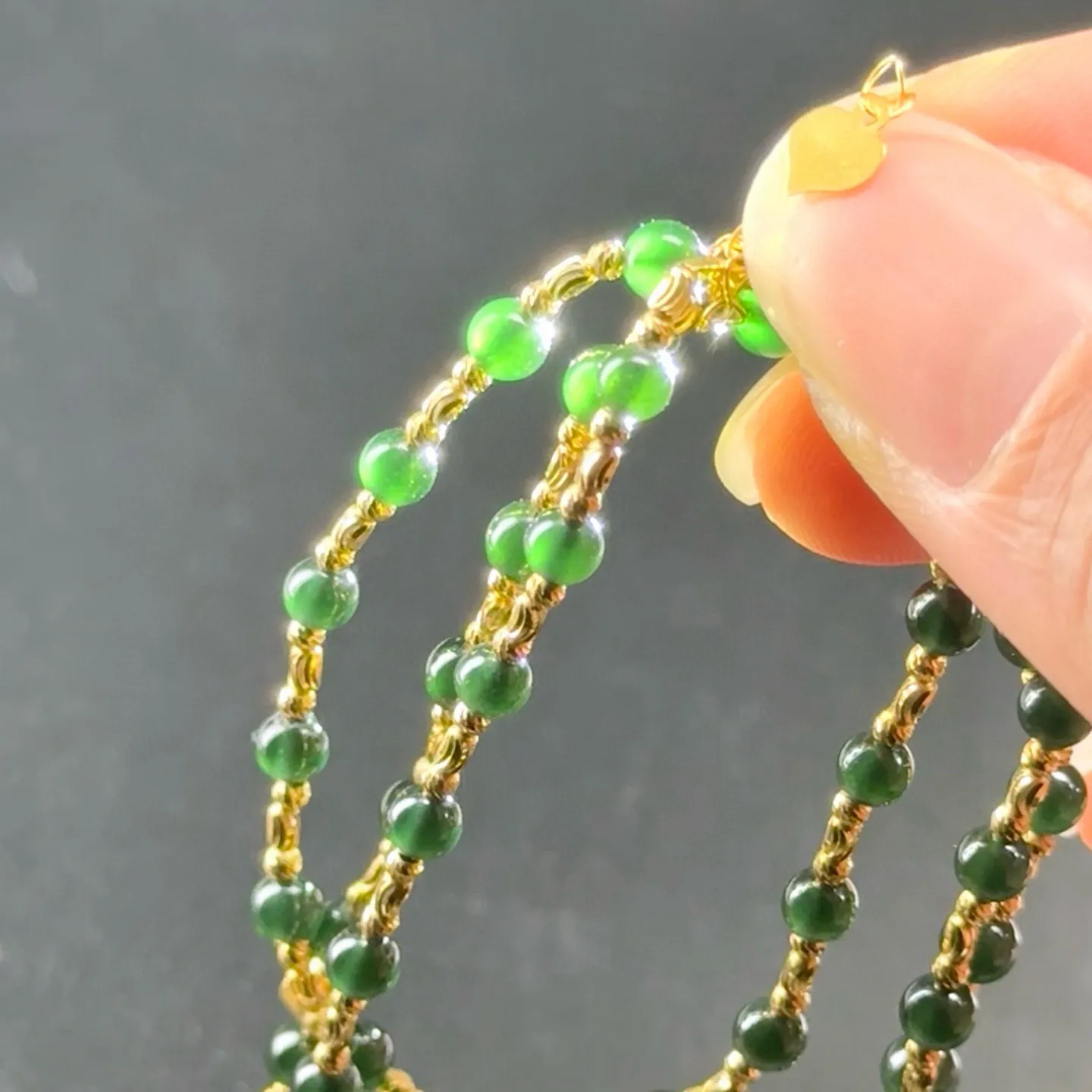 精品18k墨翠项链 种好色正 黑度极好 打灯通透 油性十足 尺寸4mm