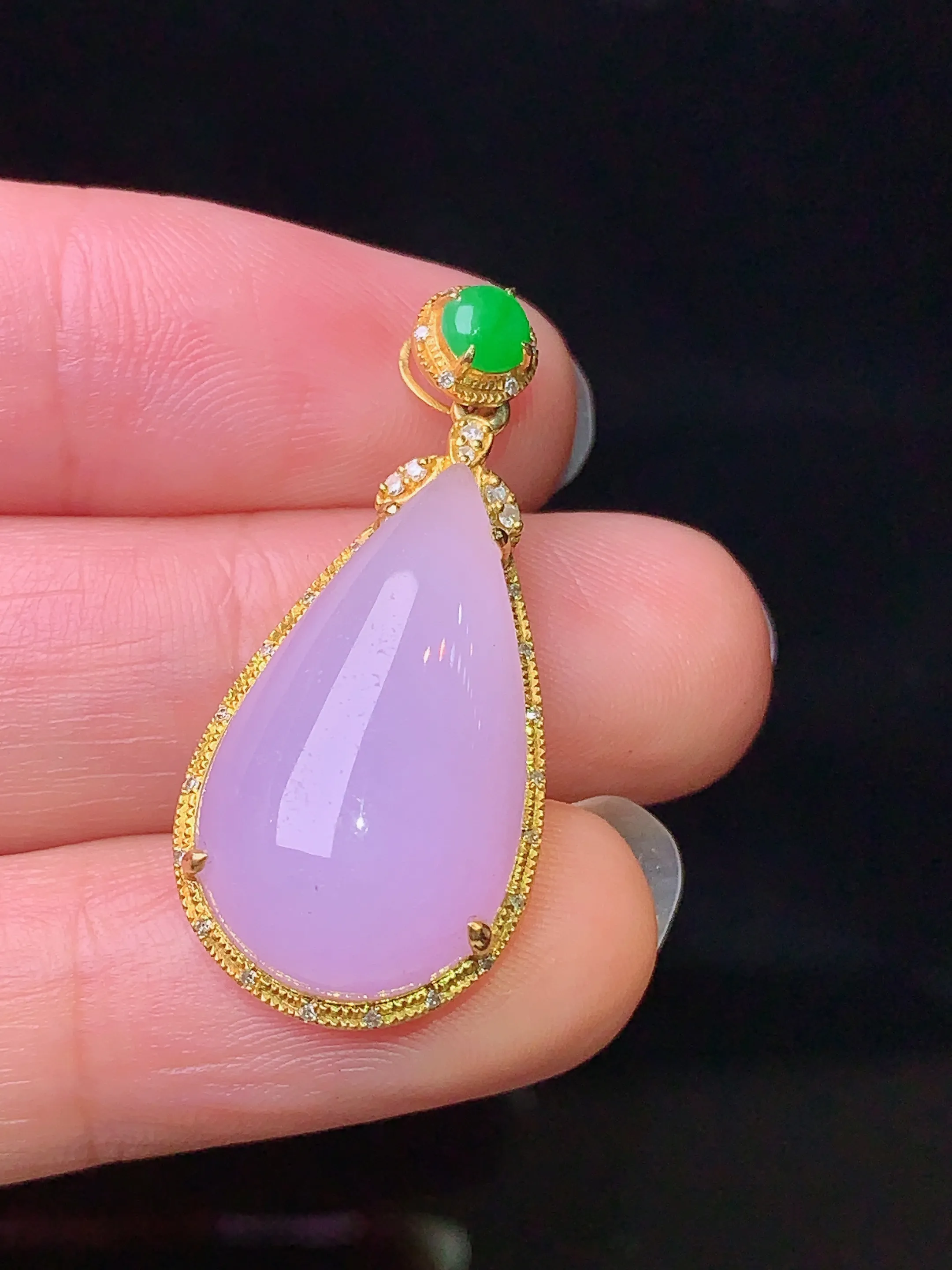 18k金钻镶嵌紫罗兰水滴吊坠 玉质细腻 色泽艳丽 整体尺寸32*14.8*7.8