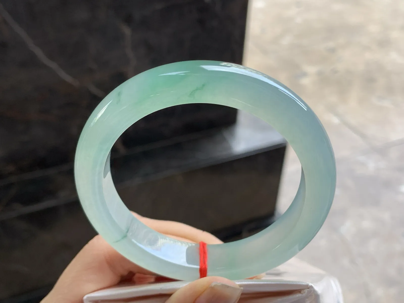 60.5-13.2-9.2

冰晴手镯^_^飘绿冰透