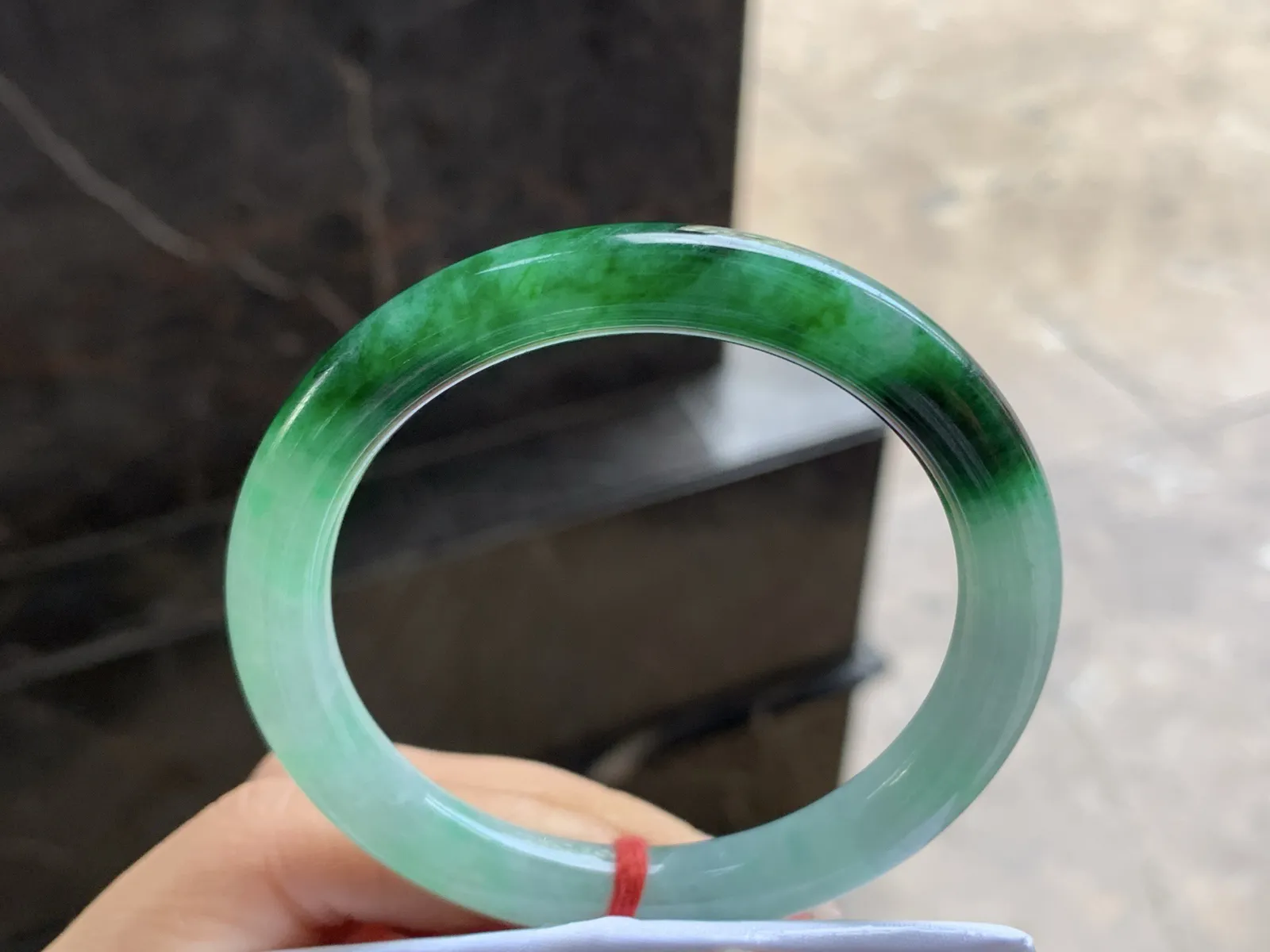 54-9.4

辣绿色圆条手镯^_^颜色浓郁 鲜艳