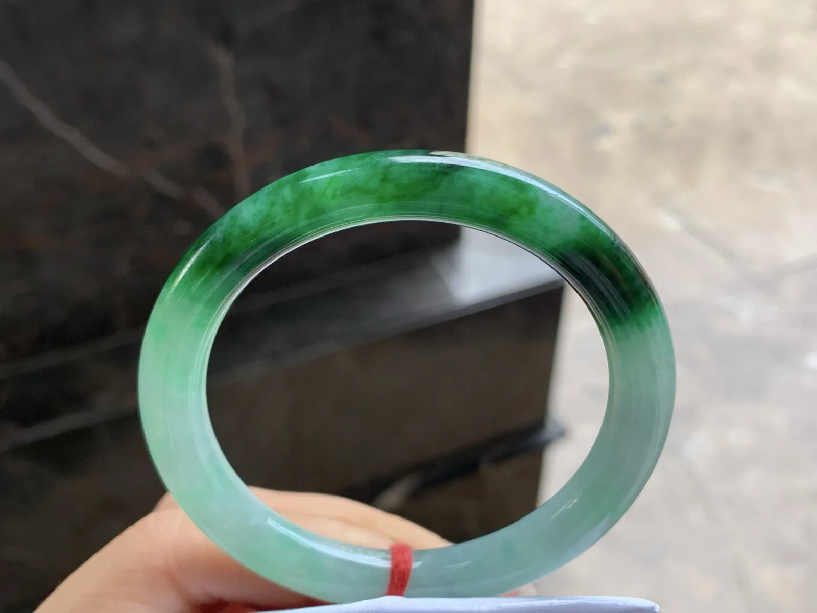 54-9.4

辣绿色圆条手镯^_^颜色浓郁 鲜艳