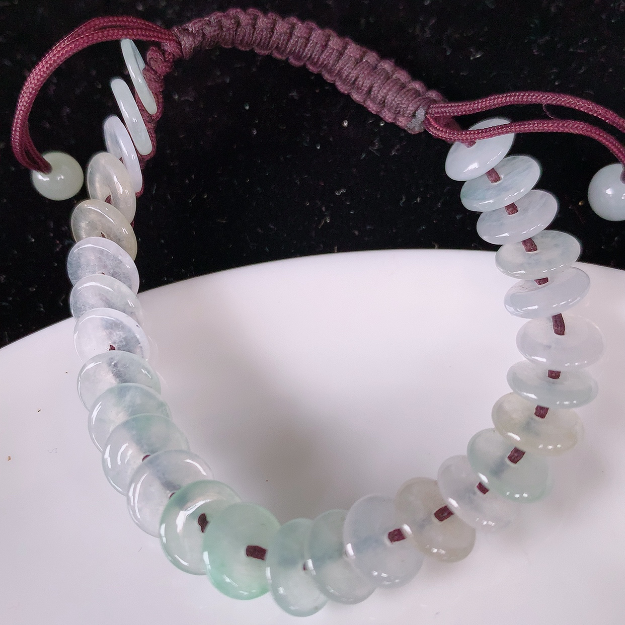 自然光实拍，冰种飘绿翡翠平安扣手串手链，种老水足，冰清玉润  颜色漂亮  #49.5取一尺寸.7.7mm