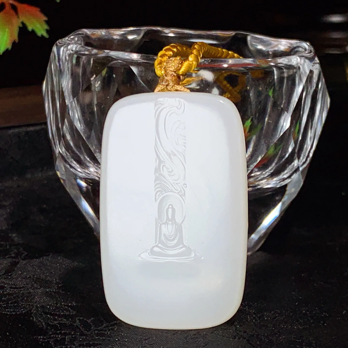 和田玉白玉羊脂白佛引福来挂件。尺寸45/28/12重33.7克。玉质细腻油润。手推出油。佩戴高端典雅。lt251107