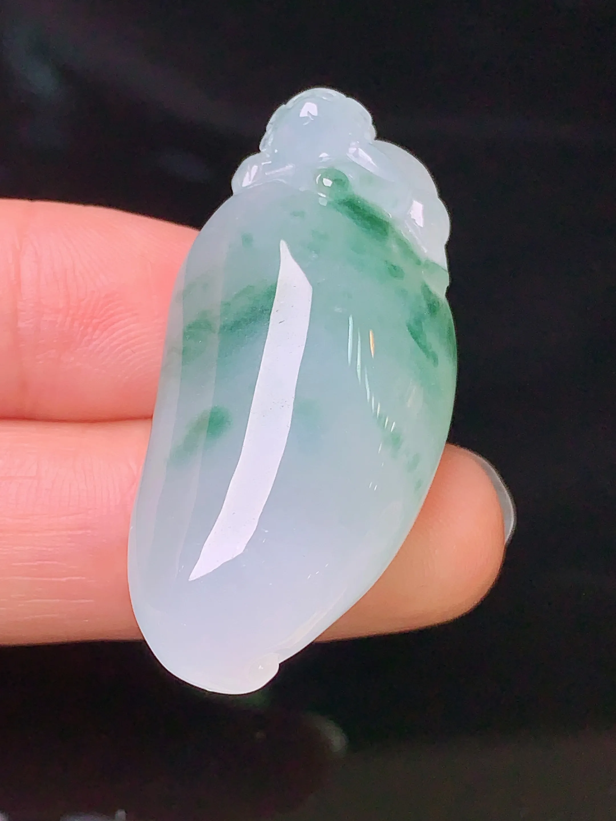 飘绿福瓜吊坠 玉质细腻 色泽艳丽 整体尺寸39.3*18.6*12.6