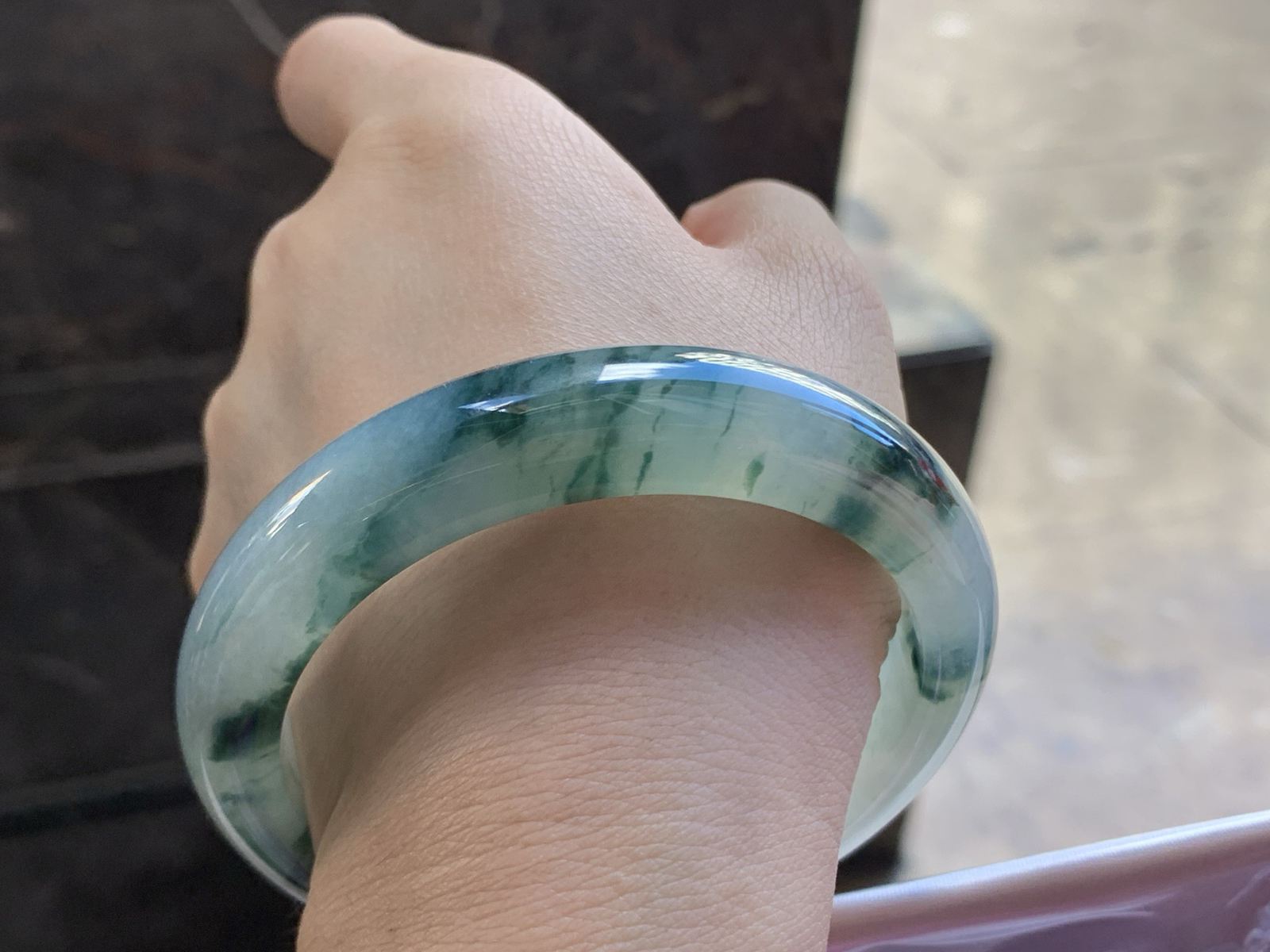 60-13.6-9.3

飘花大圈手镯^_^玉质温润