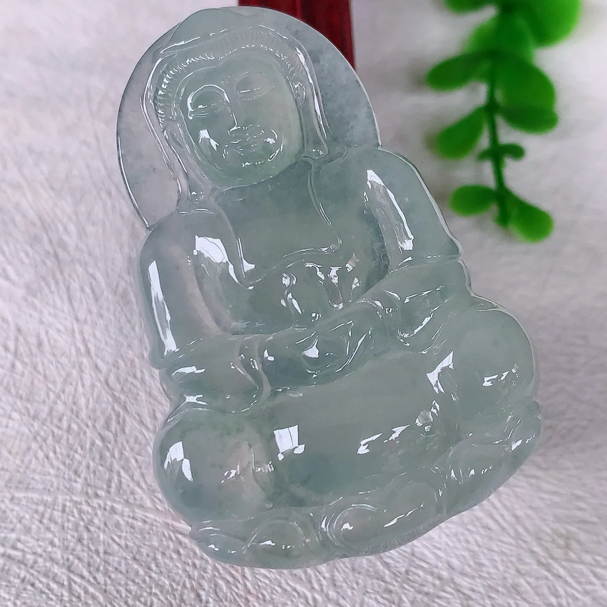 自然光实拍，冰种翡翠正装观音菩萨吊坠，净瓶观音，冰透亮泽，美观亮丽，观音面相端庄#60.5