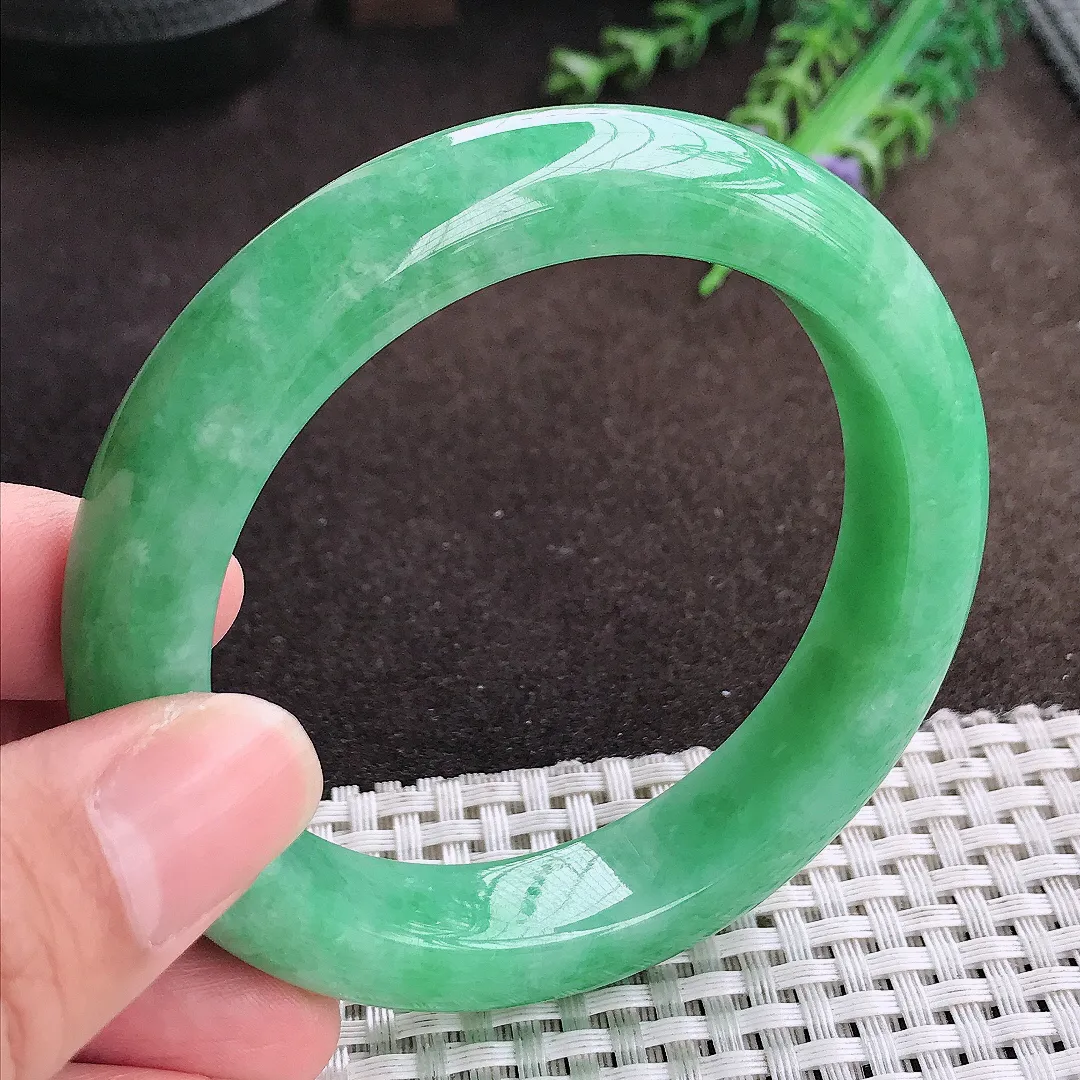 自然光57.8/12.6/9.5老坑精美温润满绿手镯宽边翡翠玉镯美人镯