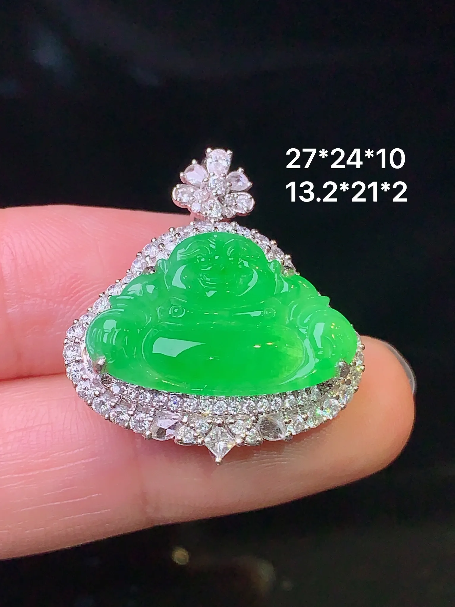 18k金钻镶嵌翠绿佛公吊坠 玉质细腻 色泽艳丽 整体尺寸27*24*10