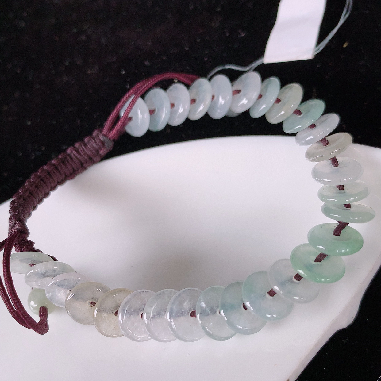 自然光实拍，冰种飘绿翡翠平安扣手串手链，种老水足，冰清玉润  颜色漂亮  #49.5取一尺寸.7.7