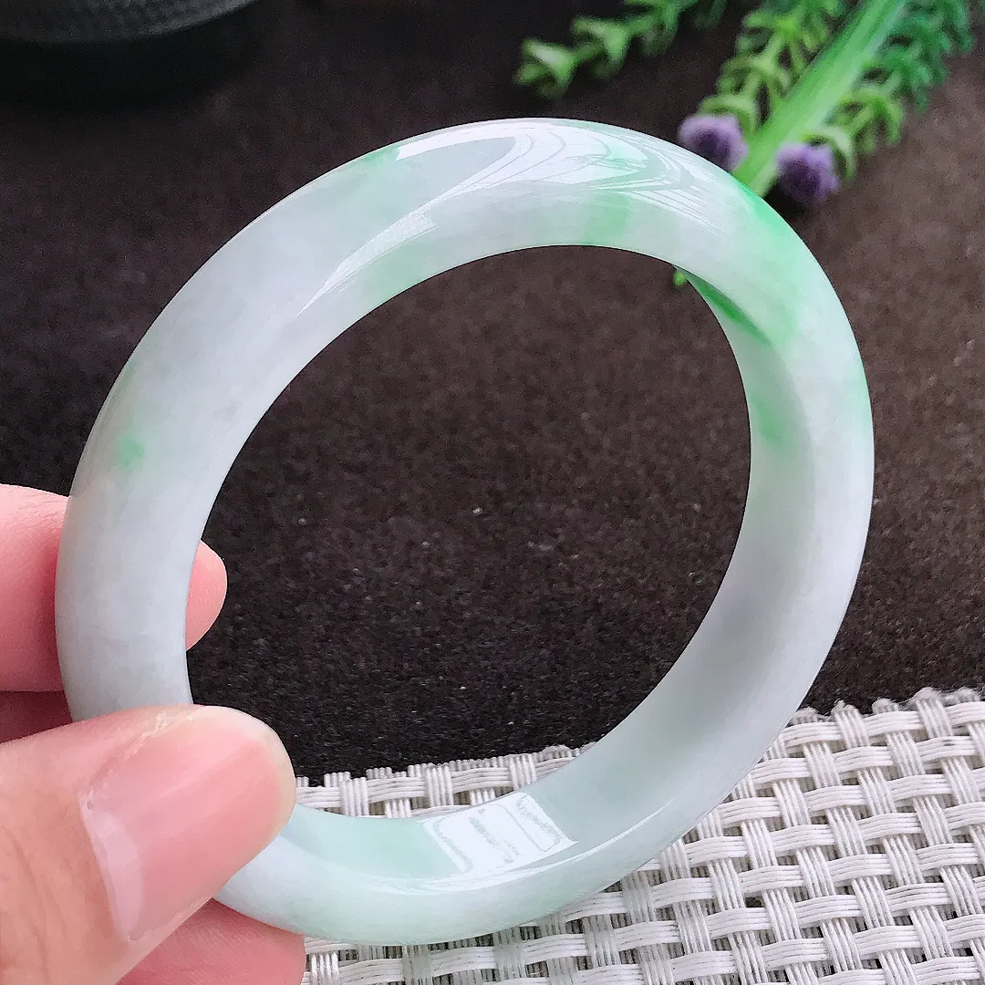 自然光56.5/12.3/8.4老坑精美油润飘绿手镯宽边翡翠玉镯美人镯