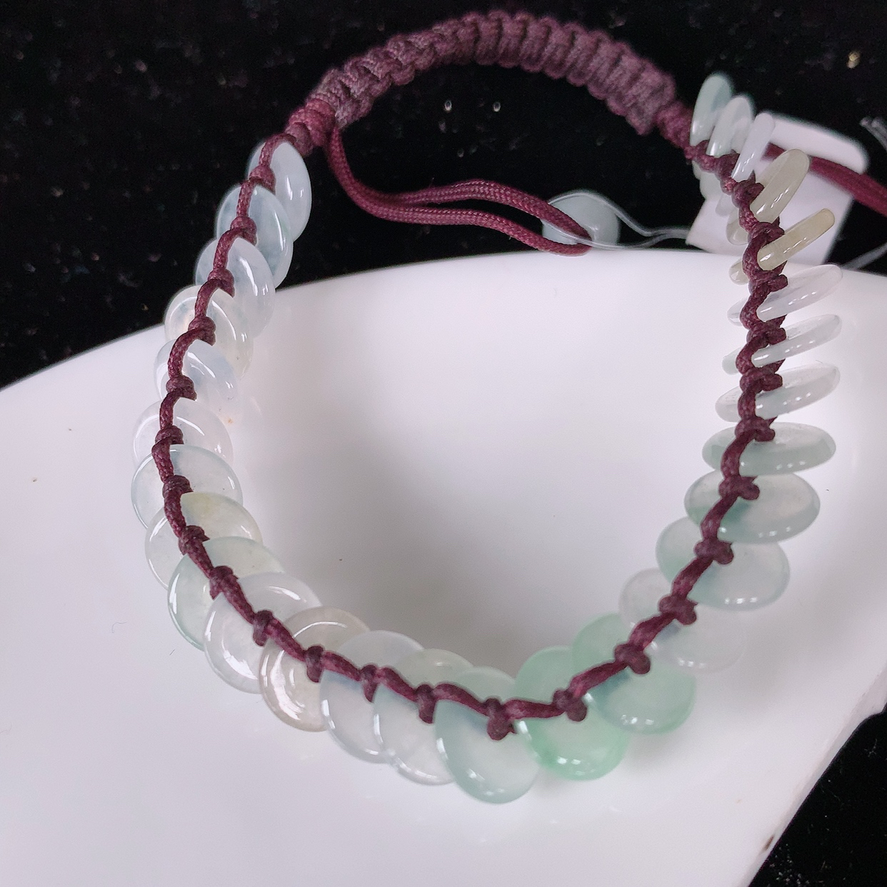 自然光实拍，冰种飘绿翡翠平安扣手串手链，种老水足，冰清玉润  颜色漂亮  #49.5取一尺寸.7.7