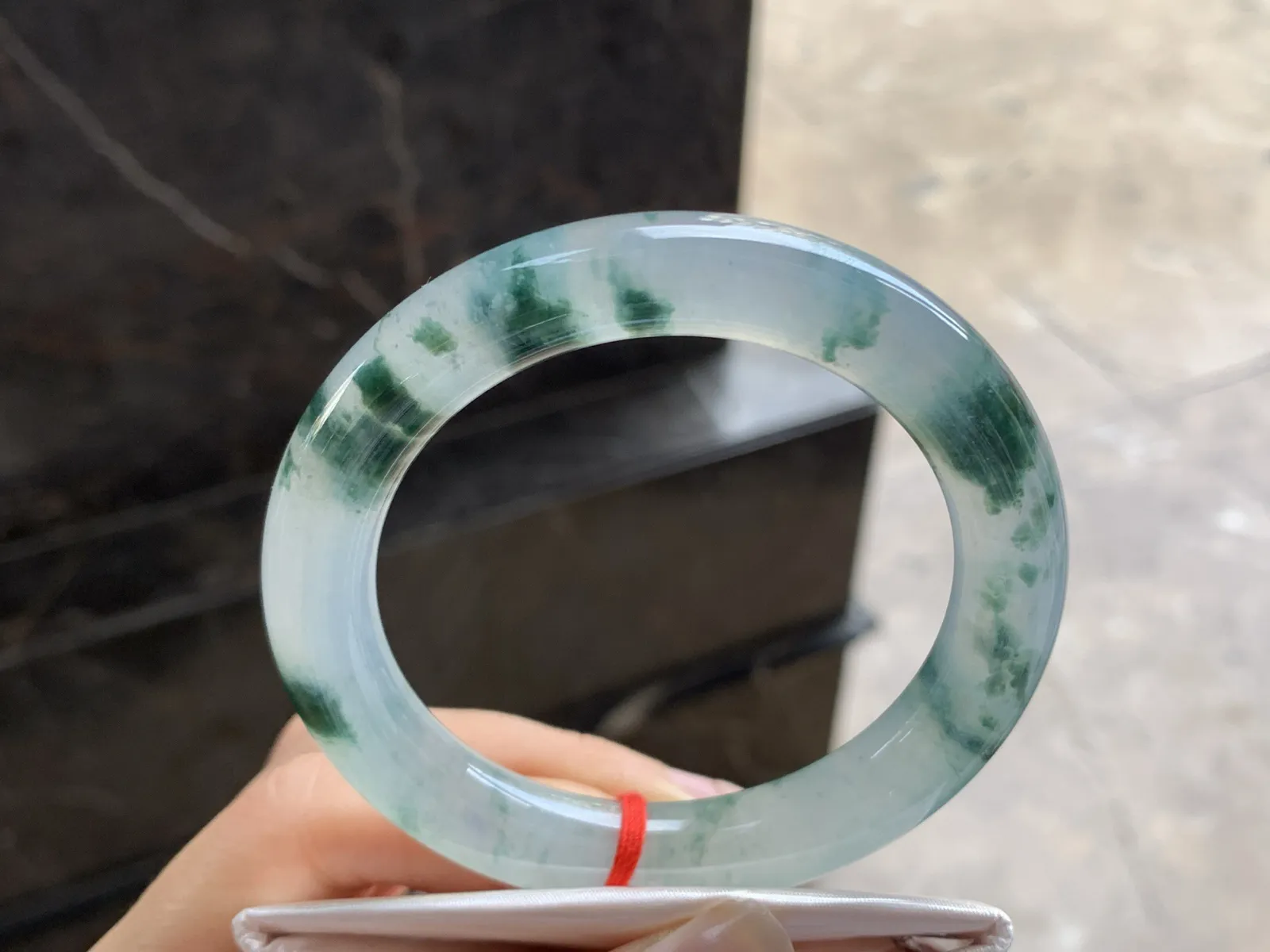 56-10.6

冰蓝花圆条手镯^_^冰透 飘花浓郁