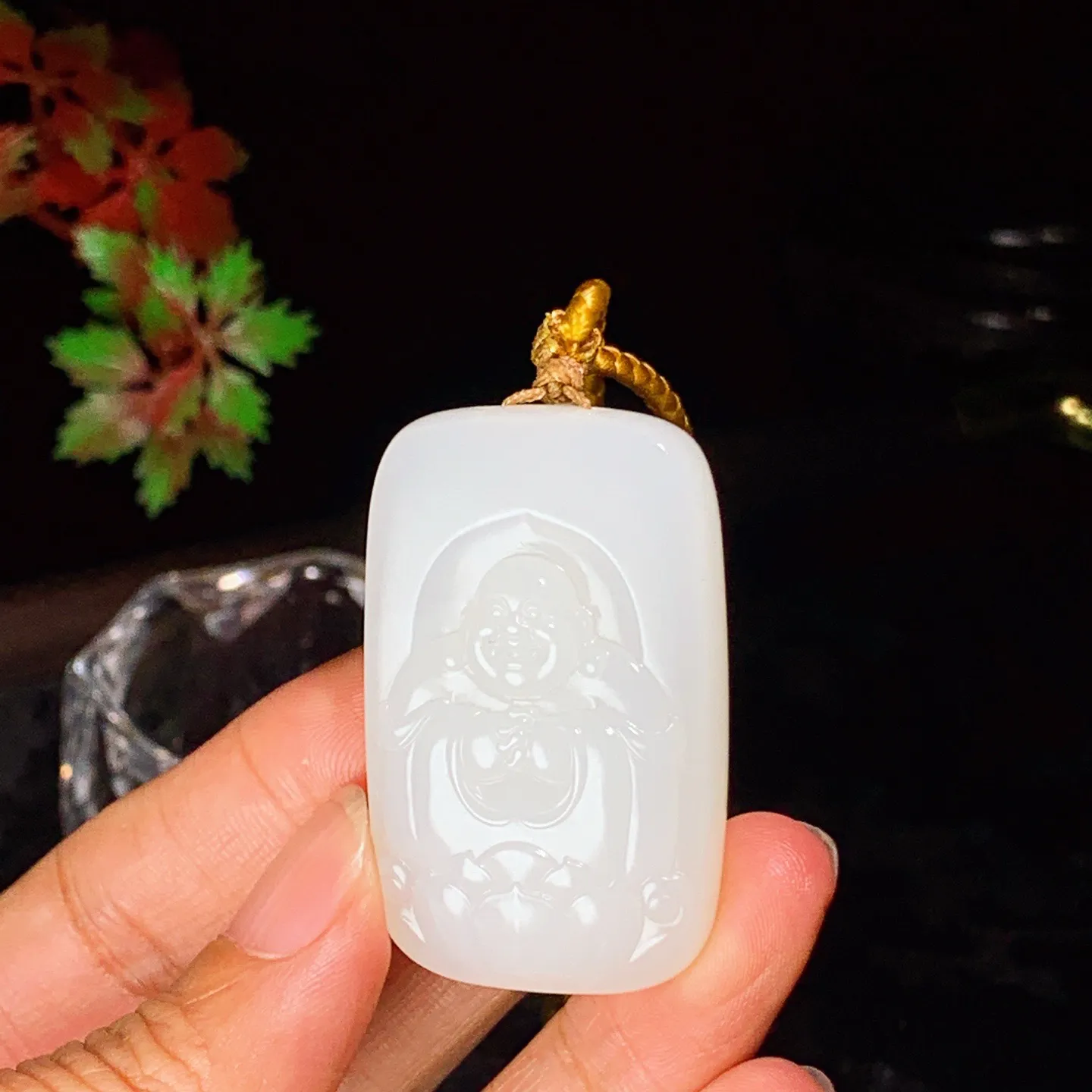 和田玉白玉羊脂白佛引福来挂件。尺寸45/28/12重33.7克。玉质细腻油润。手推出油。佩戴高端典雅。lt251107