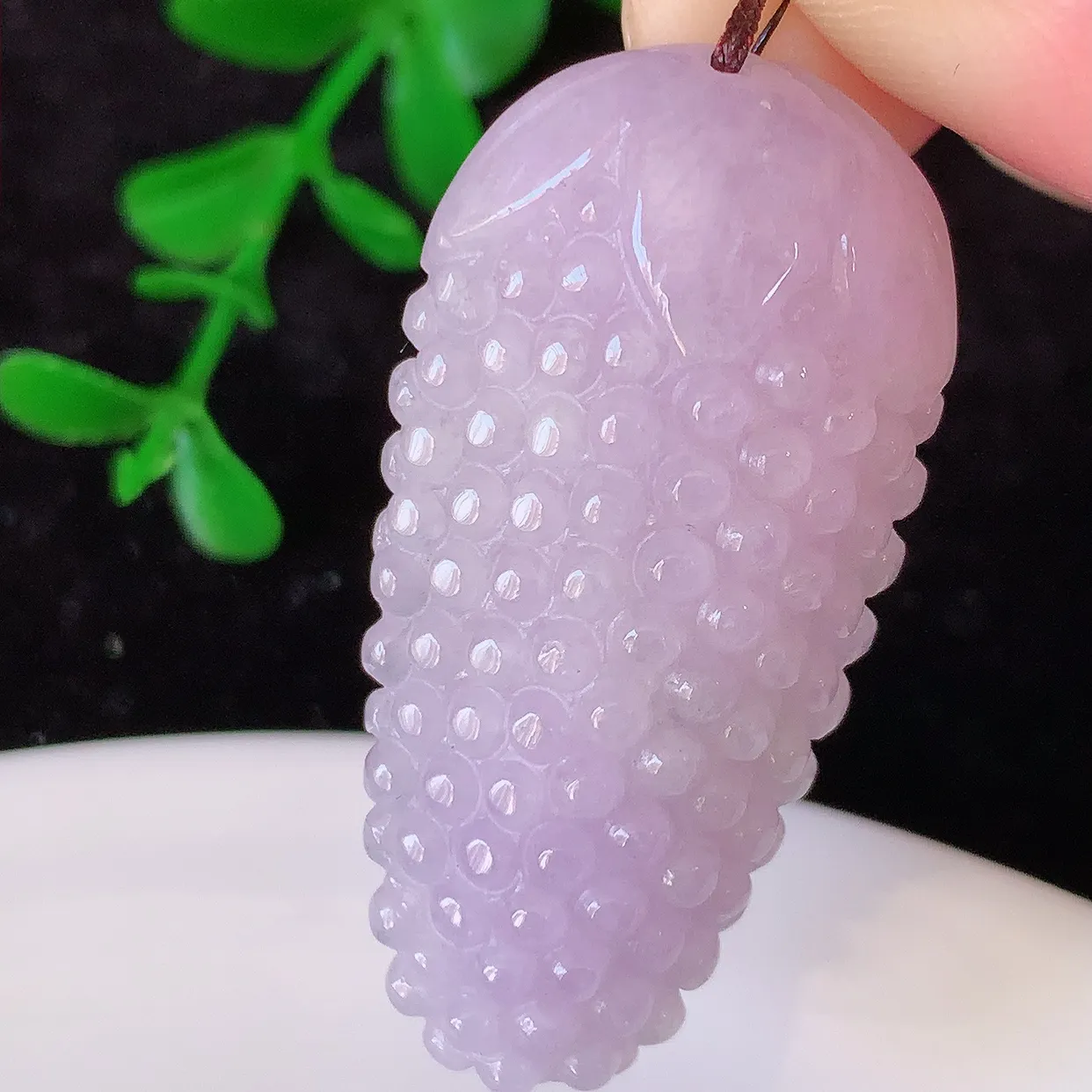 自然光实拍，多子多福葡萄紫罗兰翡翠吊坠，种老水足，雕工精湛 ，寓意美好， 佩戴时尚出众！#57.31