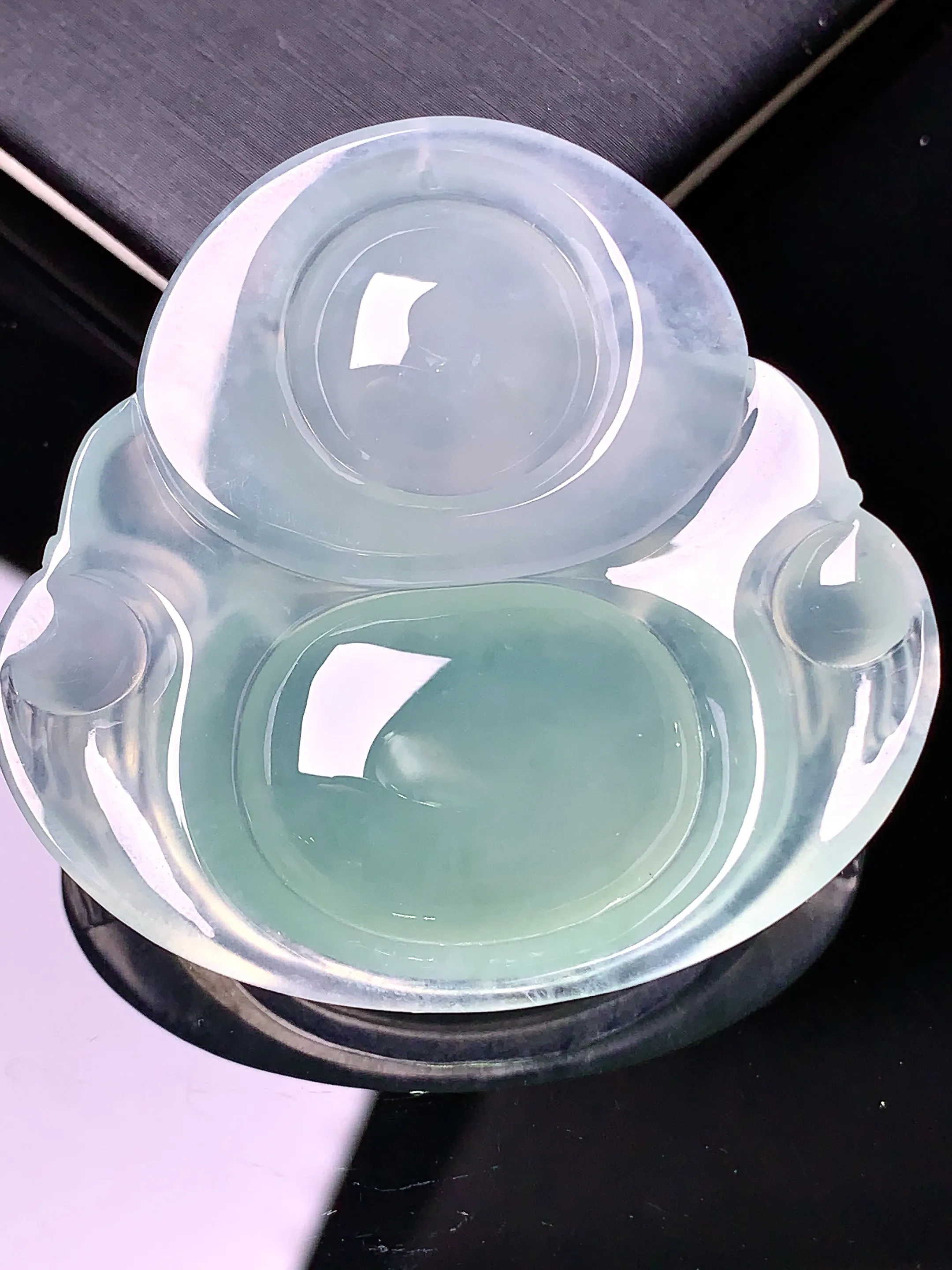 冰种佛公吊坠 玉质细腻 色泽艳丽 厚身饱满 整体尺寸46.2*48*10.6