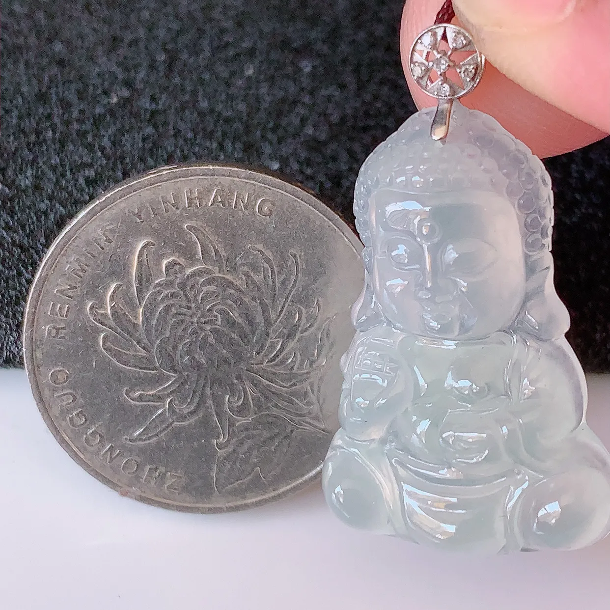 18K金镶嵌冰种翡翠保平安宝宝佛吊坠，玉质莹润，佩戴佳品，#01.31整体33裸石27.5*19-5.2mm