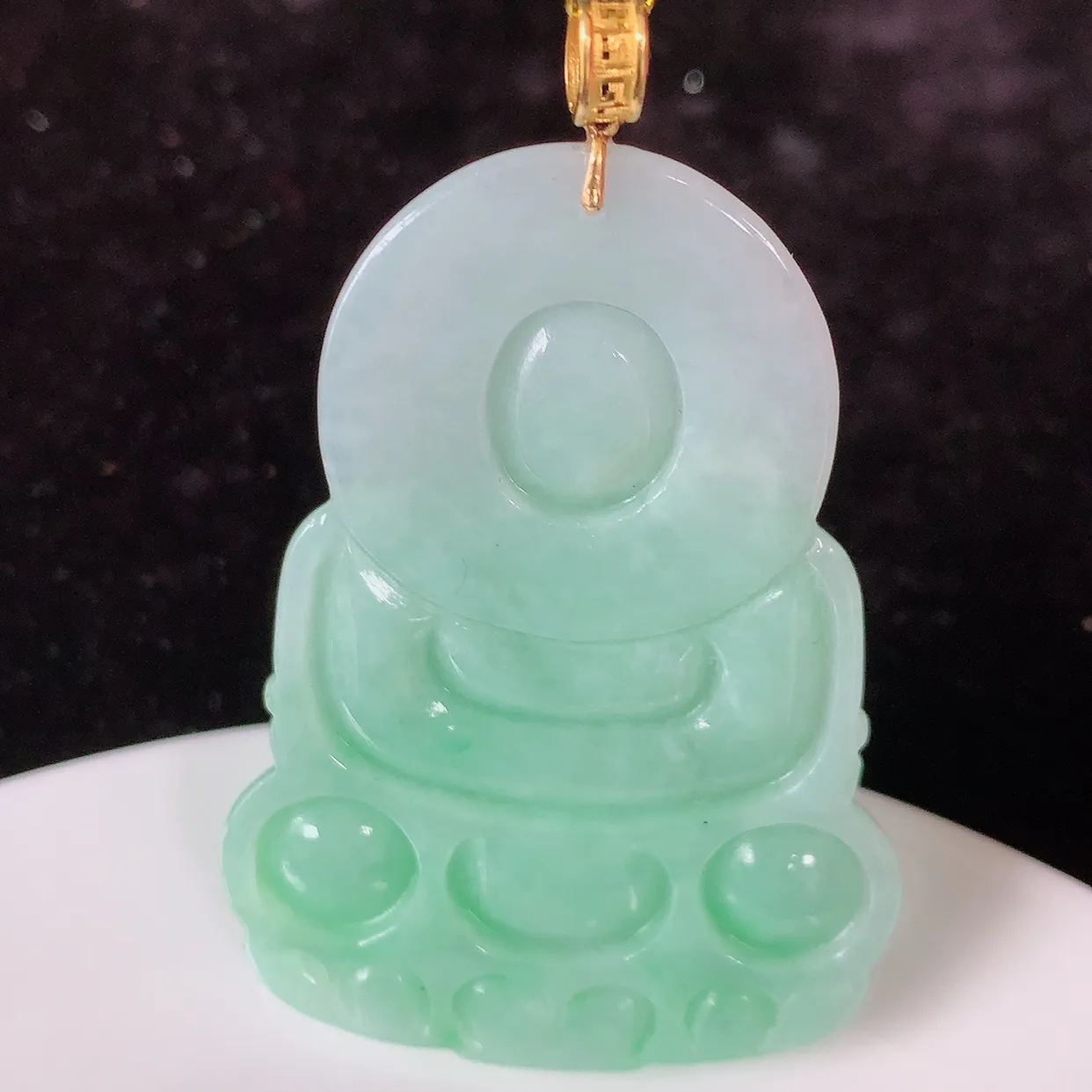 18K金镶嵌冰飘绿翡翠观音菩萨吊坠，赐福翡翠观音，观音面相端庄，品相佳，佩戴气质！#35.5整体57裸石51*36*5.5