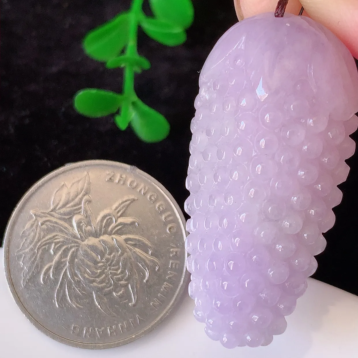 自然光实拍，多子多福葡萄紫罗兰翡翠吊坠，种老水足，雕工精湛 ，寓意美好， 佩戴时尚出众！#57.31