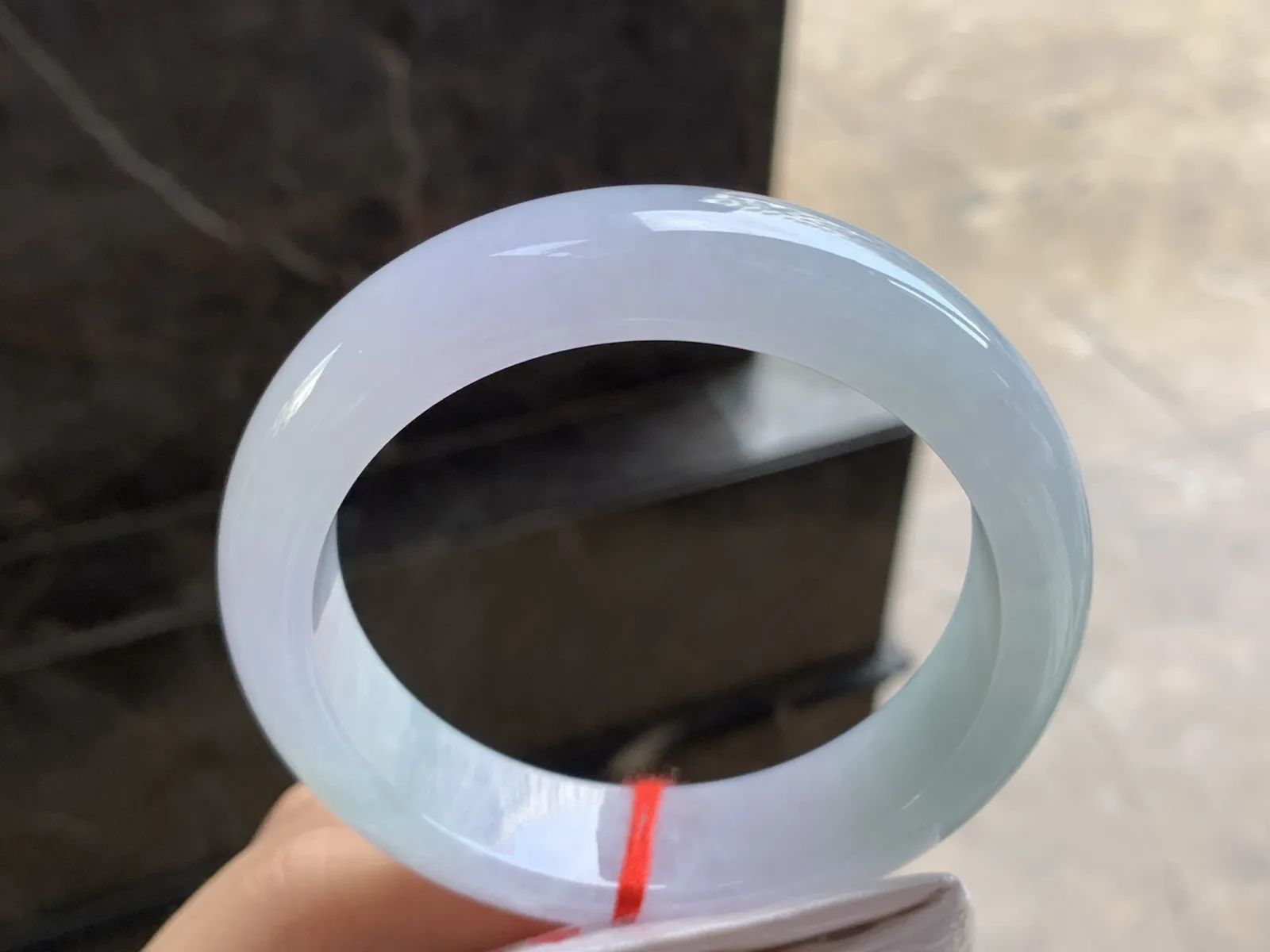 60-16.2-9.2

春带彩宽版手镯^_^玉质温润 厚实