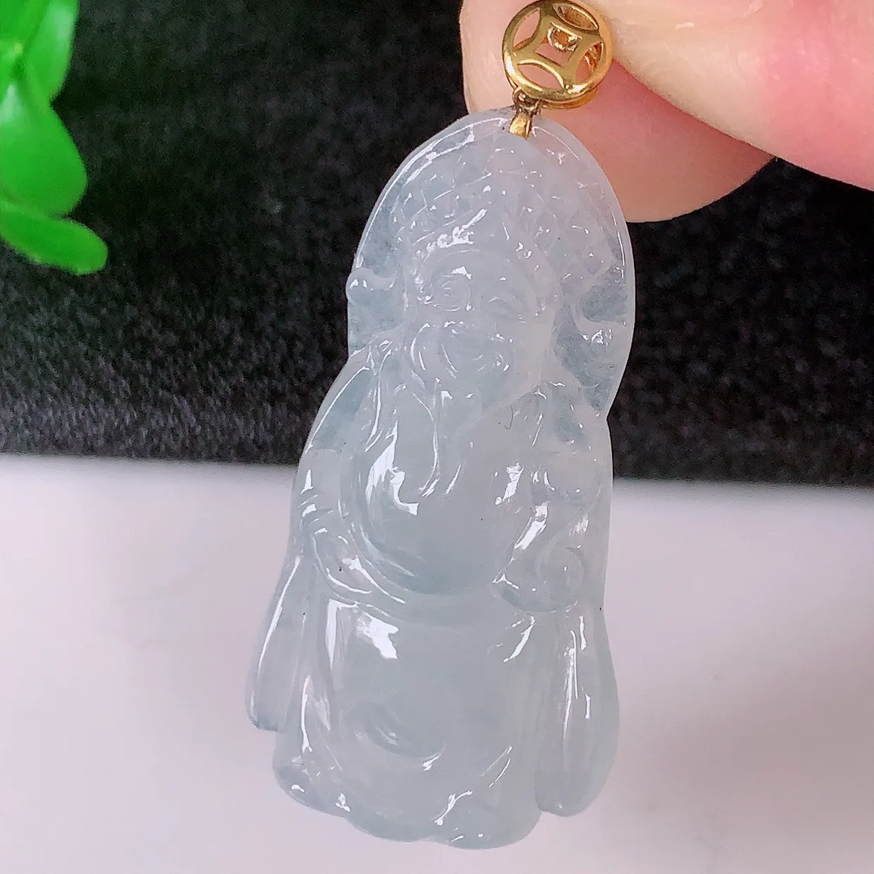 18K金镶嵌冰种翡翠招财财神爷吊坠，种老水足，雕工精湛 ，寓意美好，佩戴时尚出众！#1.5