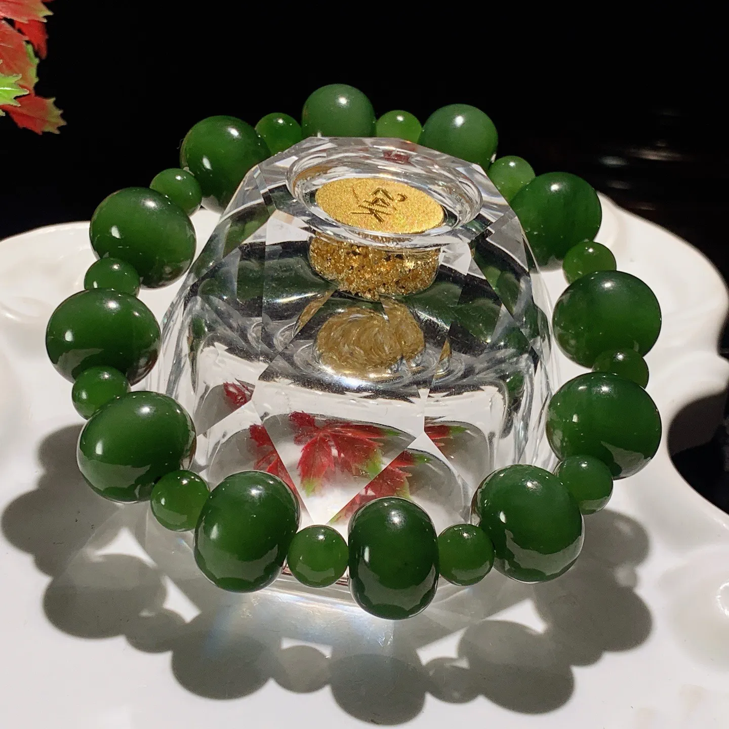 和田玉菠菜绿俄罗斯碧玉算盘珠手串。单颗尺寸13/16重74克。玉质细腻油润。手推出油。佩戴高端典雅。lt251107