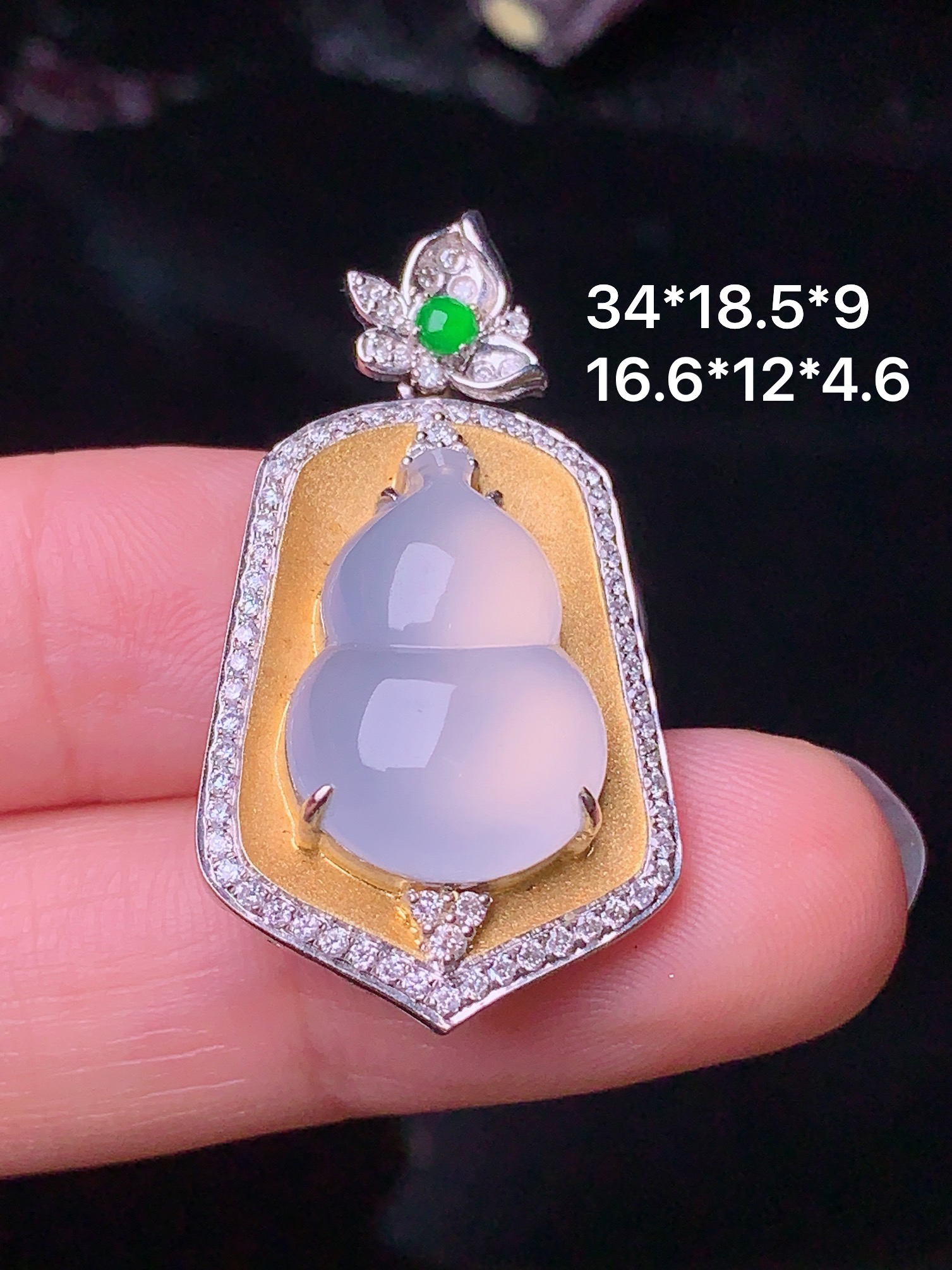18k金钻镶嵌冰种葫芦吊坠 玉质细腻 色泽艳丽 整体尺寸24*18.5*9