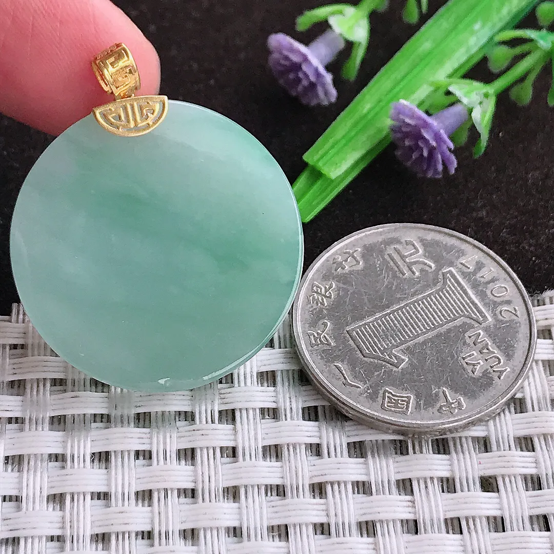 自然光28.3/5老坑18k金镶嵌冰润浅绿无事牌吊坠翡翠玉坠挂件百搭