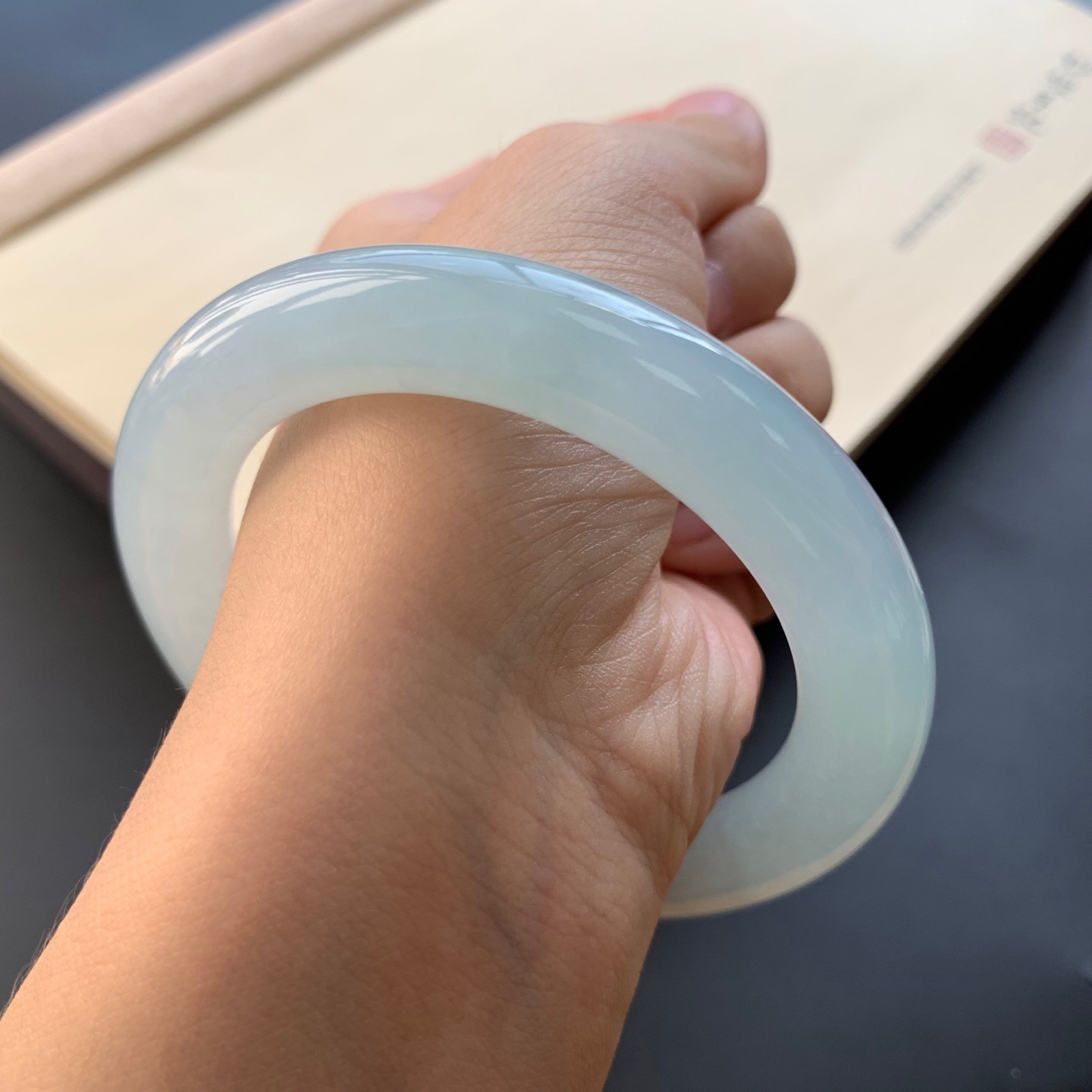 55圈口冰种圆条手镯 尺寸：55-10.8-11，无纹裂，水润起胶，条形饱满