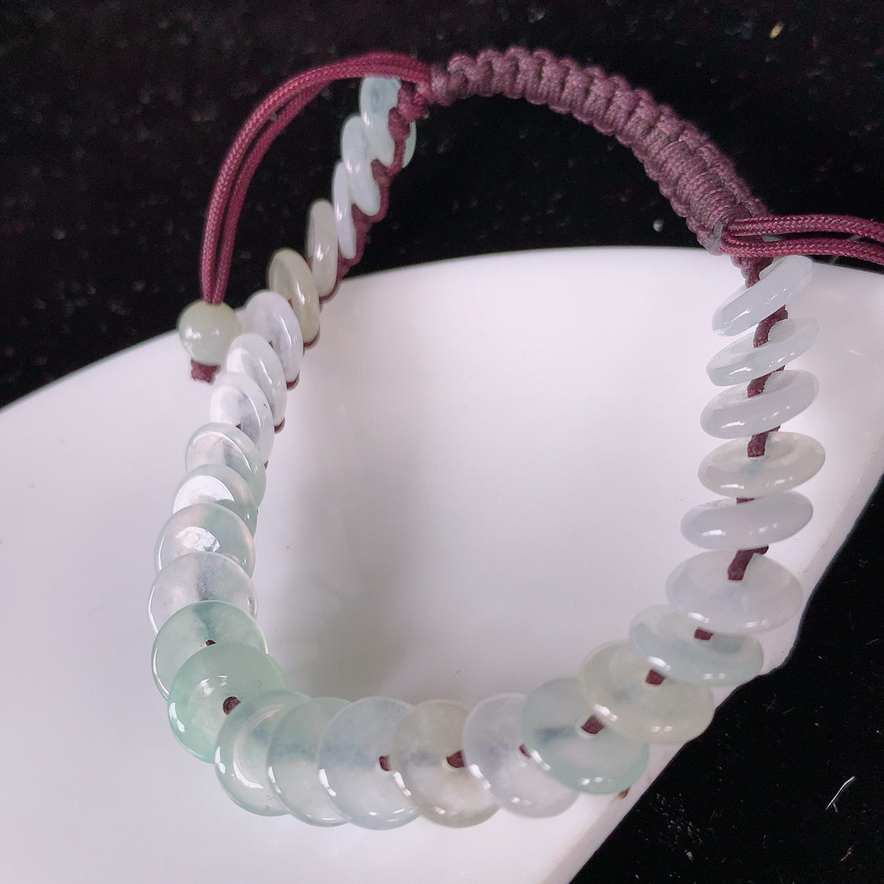 自然光实拍，冰种飘绿翡翠平安扣手串手链，种老水足，冰清玉润  颜色漂亮  #49.5取一尺寸.7.7mm