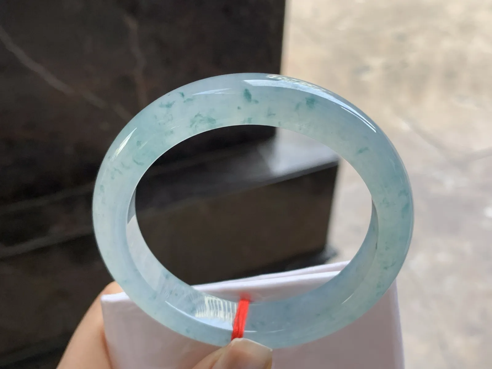 54.5-12.3-8.3

冰蓝花手镯^_^冰透 飘花灵韵