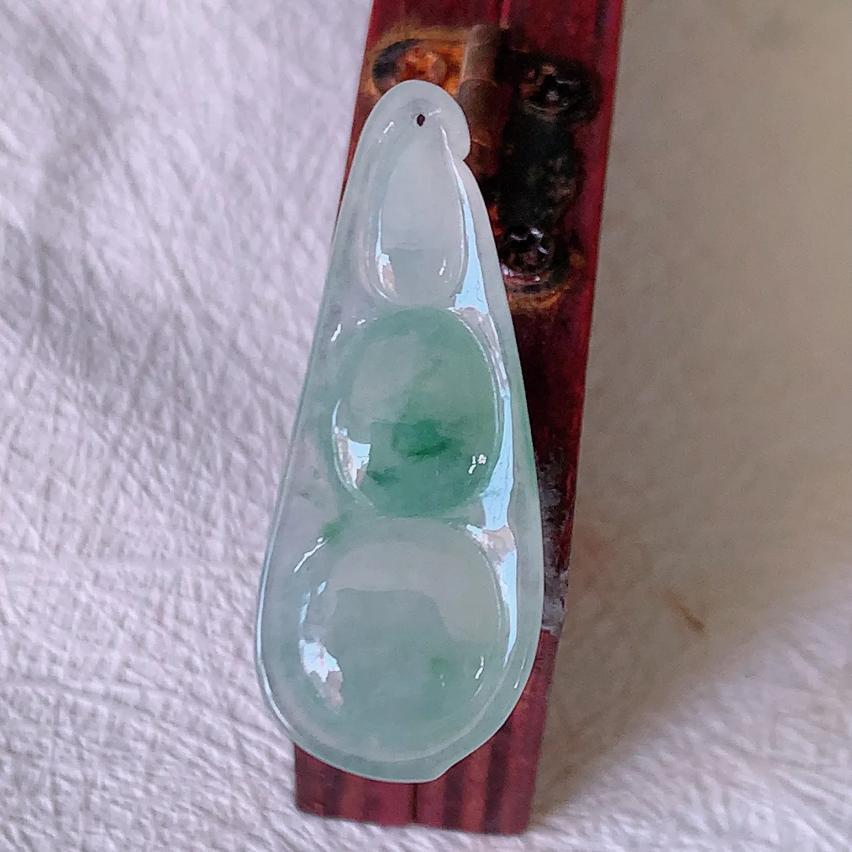 自然光实拍，冰种飘花翡翠四季豆吊坠，平安豆福豆玉坠，冰润通透， 豆粒饱满，寓意： 豆蔻年华！#46.31