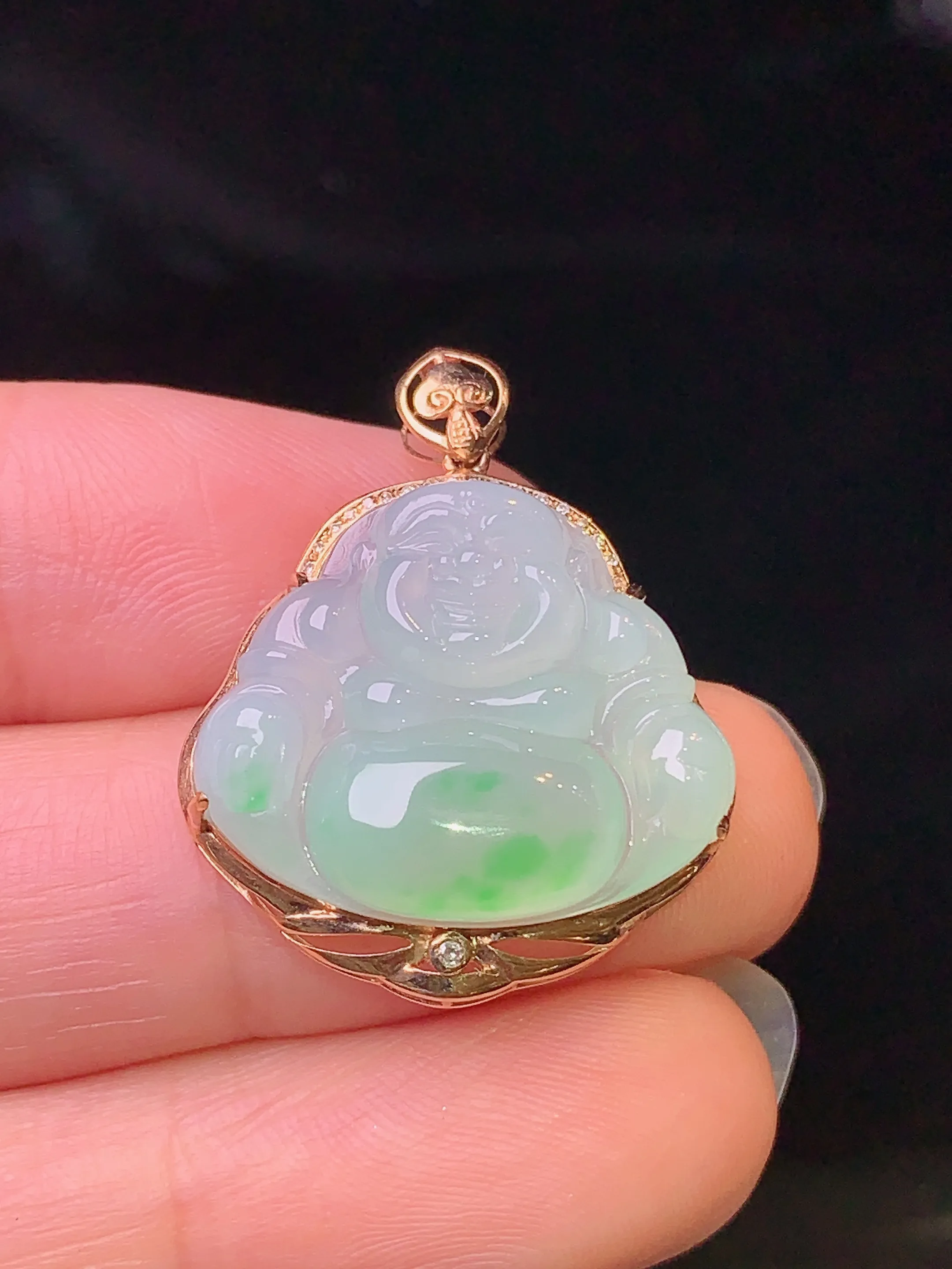 18k金镶嵌飘绿佛公吊坠 玉质细腻 色泽艳丽 整体尺寸26.8*21.5*7.5