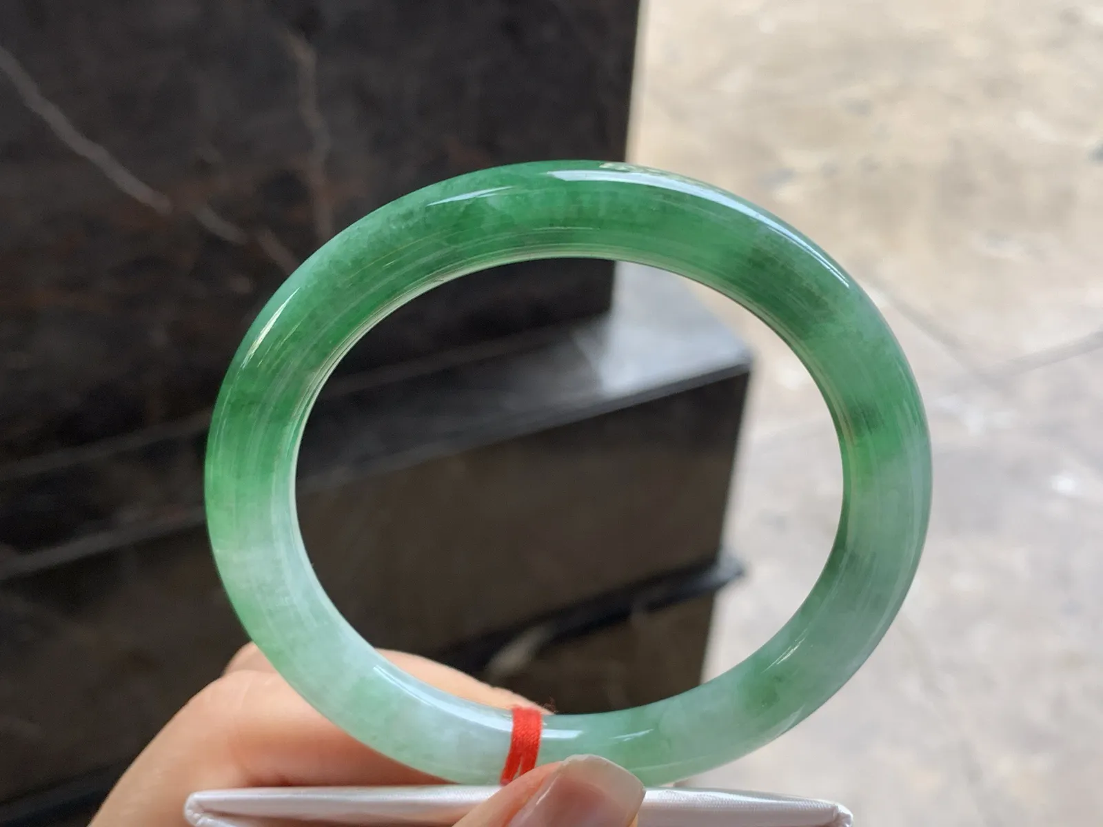 60.5-9.1

辣绿色圆条手镯^_^颜色浓郁 鲜艳