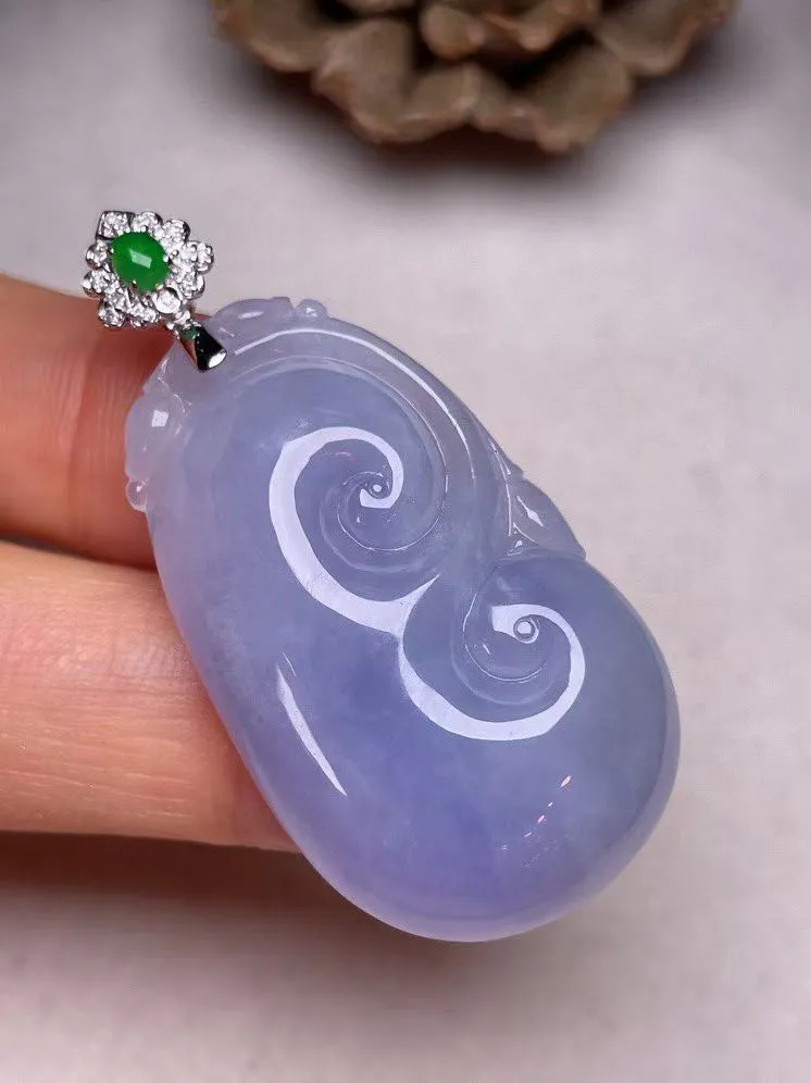 冰糯种紫罗兰如意吊坠、真金真钻镶嵌，种水好，玉质细腻 .裸石尺寸 36.5*21.3