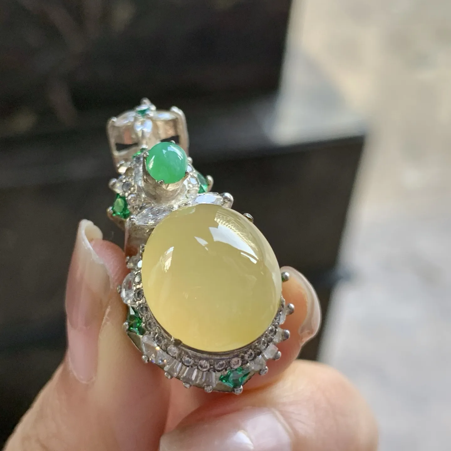 冰黄吊坠^_^鲜艳 起光 种水足 饱满 铜拖